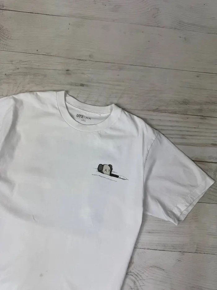 Uniqlo KAWS x Uniqlo Artbook Cover T-shirt Size US L / EU 52-54 / 3 - 2 Thumbnail