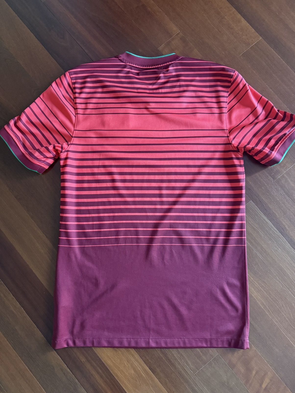 Nike 2014 Nike Portugal jersey Size US S / EU 44-46 / 1 - 2 Thumbnail
