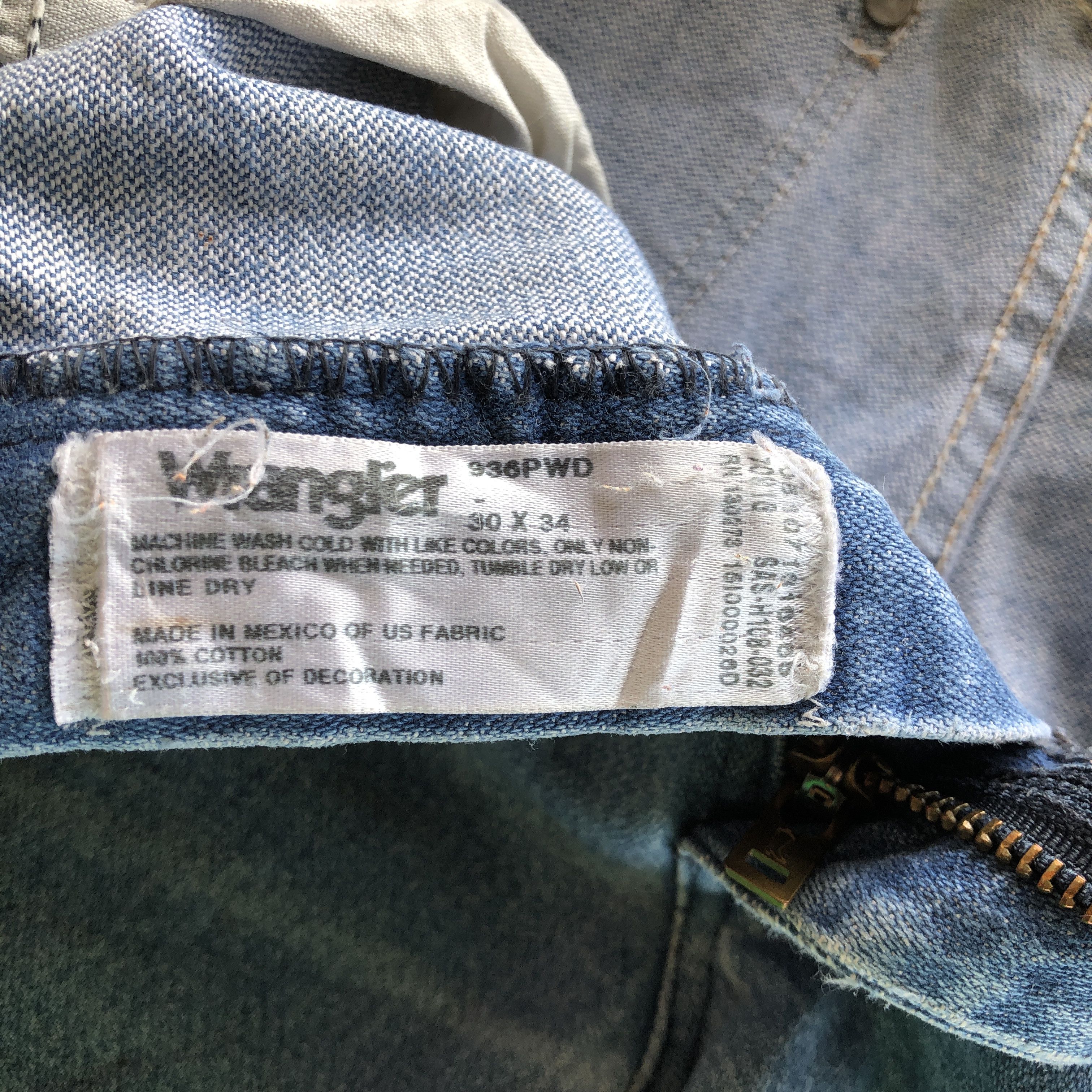 Vintage Vintage Distressed Wrangler Jeans Faded Blue Denim Pants Size US 30 / EU 46 - 9 Thumbnail