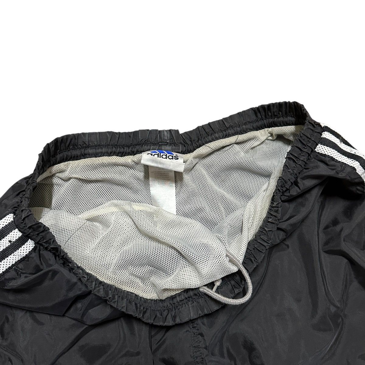 Adidas × Vintage Vintage 90s Adidas Windbreaker Logo Shorts Size US 36 / EU 52 - 7 Thumbnail