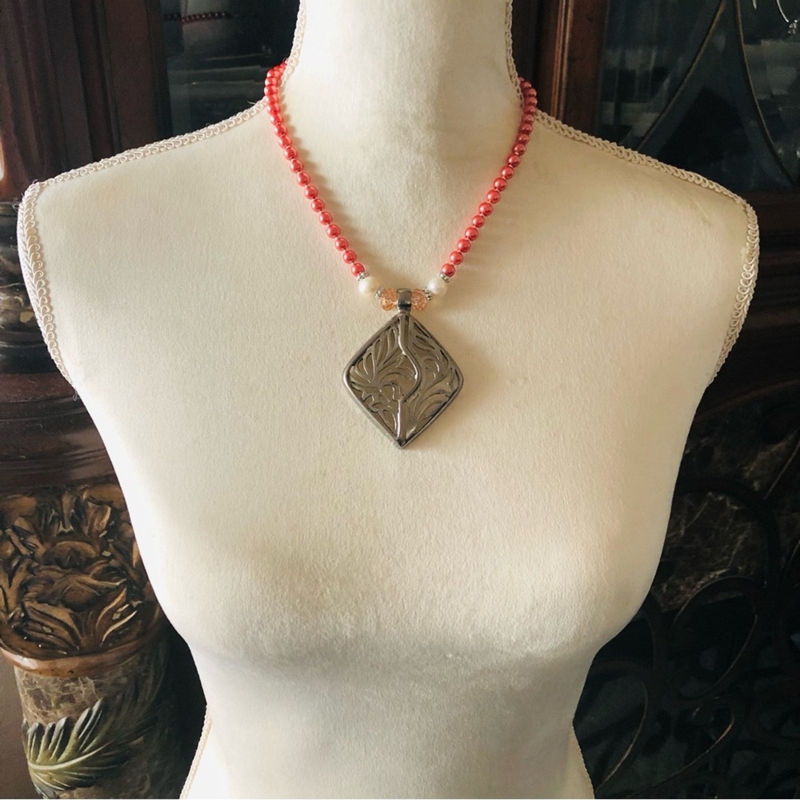 Handmade Handcrafted repurpose large filigree pendant Pearl necklace Size ONE SIZE - 6 Thumbnail