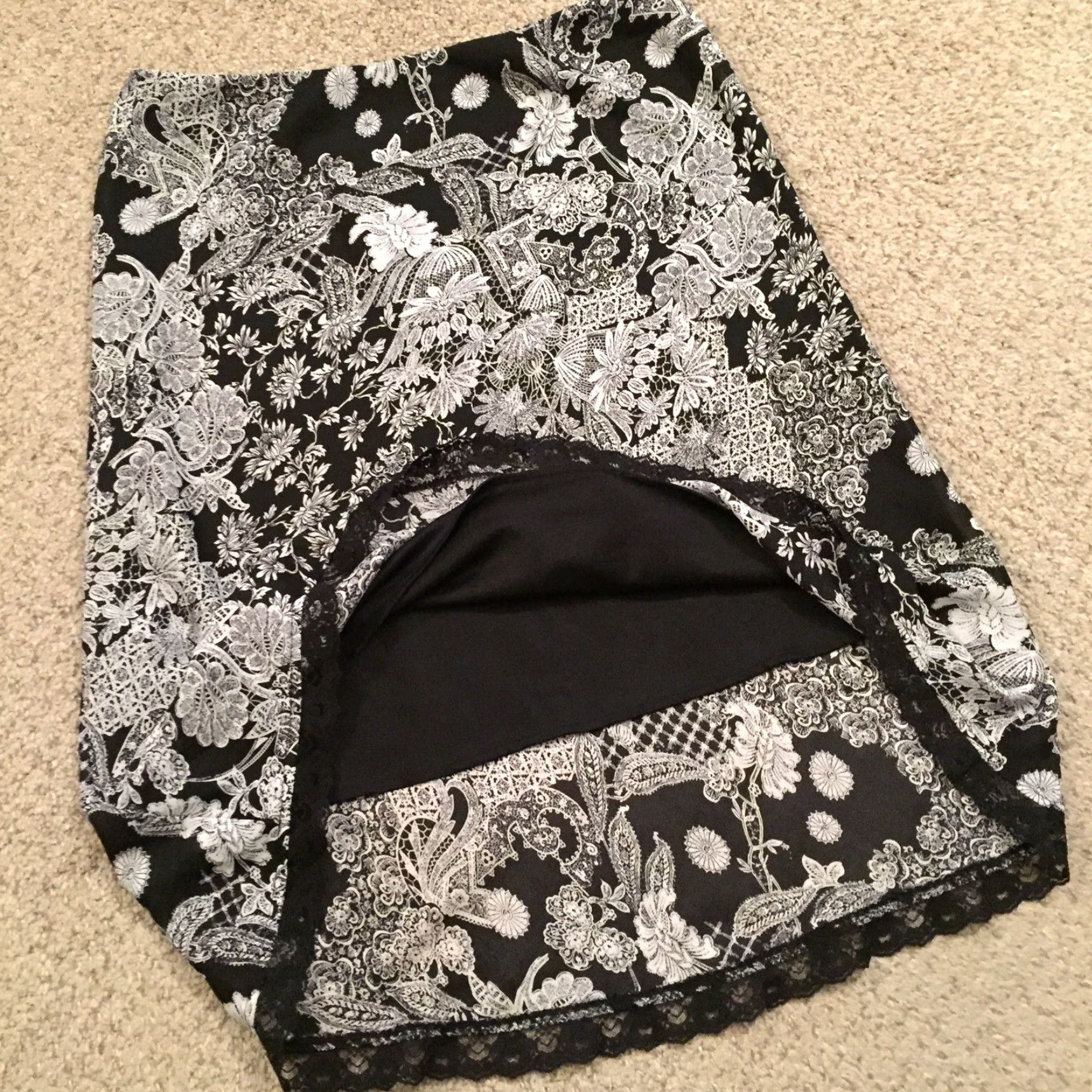 Vintage Soft Works Skirt Midi Black Floral A-Line Elastic Waist Lined Pull On Size 10 Women Size 32" / US 10 / IT 46 - 7 Thumbnail