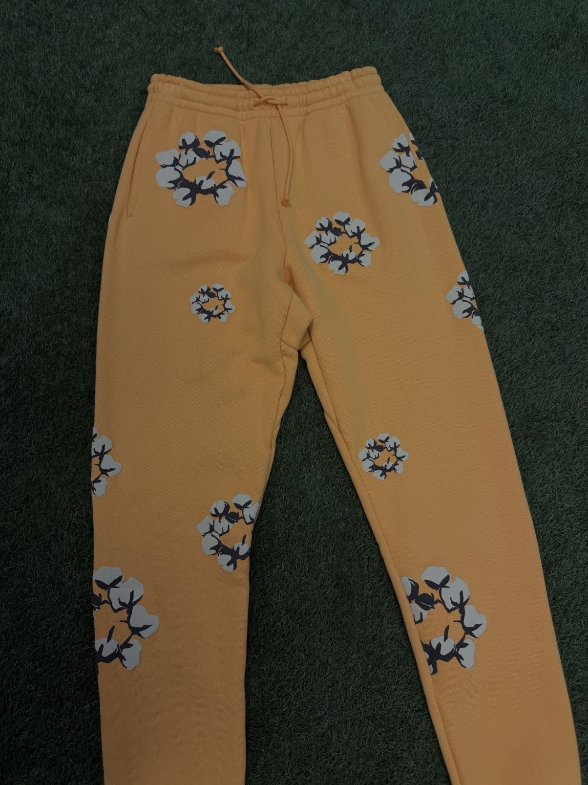 Cactus Plant Flea Market × DENIM TEARS Denim Tears x CPFM Sweatpants Cotton Wreath Size S (NEW) Size US 30 / EU 46 - 3 Thumbnail