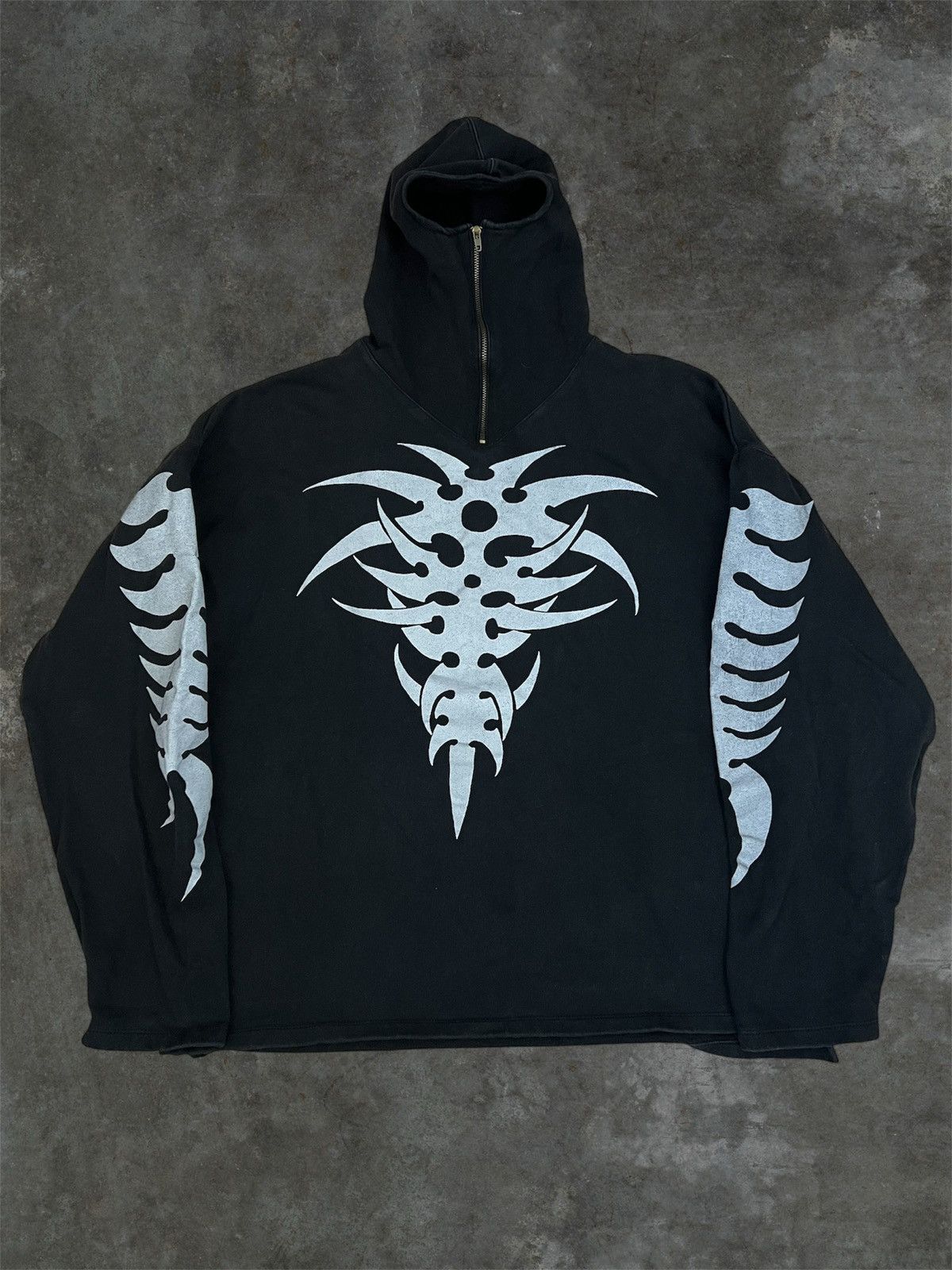Other Black y2k graffiti masked tribal hoodie Size US M / EU 48-50 / 2 - 1 Thumbnail