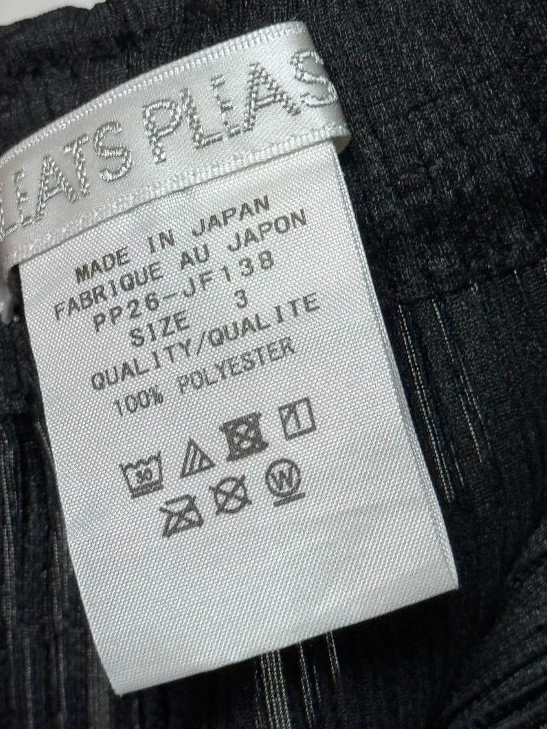 Issey Miyake Issey Miyake size:3 Black pleated shorts Size US 26 / EU 42 - 4 Thumbnail