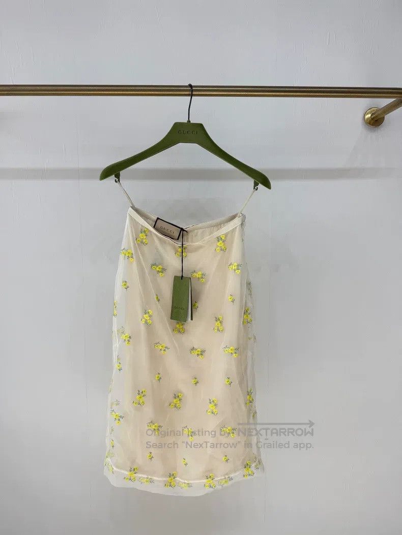 Gucci Gucci Small flower yarn skirt Size 25" / US 0 / IT 36 - 1 Thumbnail