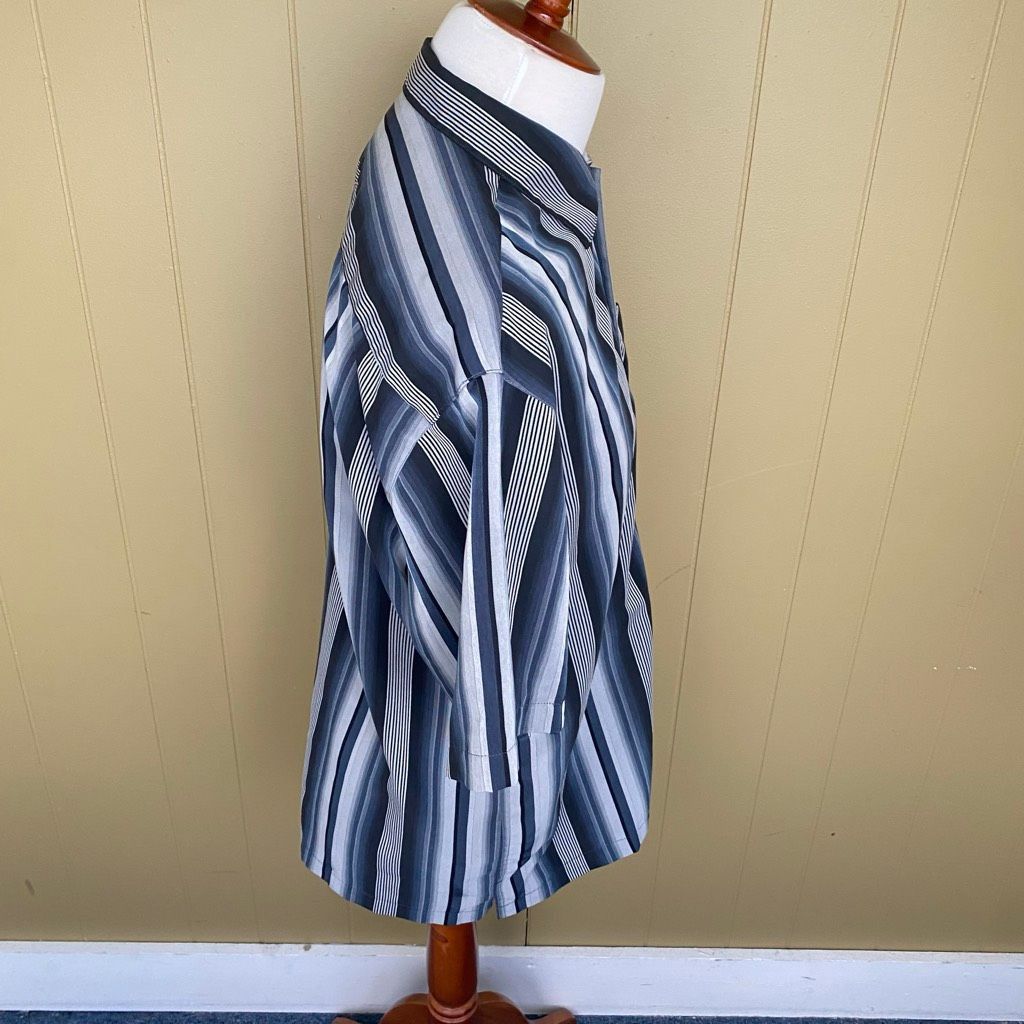Batik Bay Batik Bay men L button up short sleeve stripe casual dress s Size US L / EU 52-54 / 3 - 5 Thumbnail