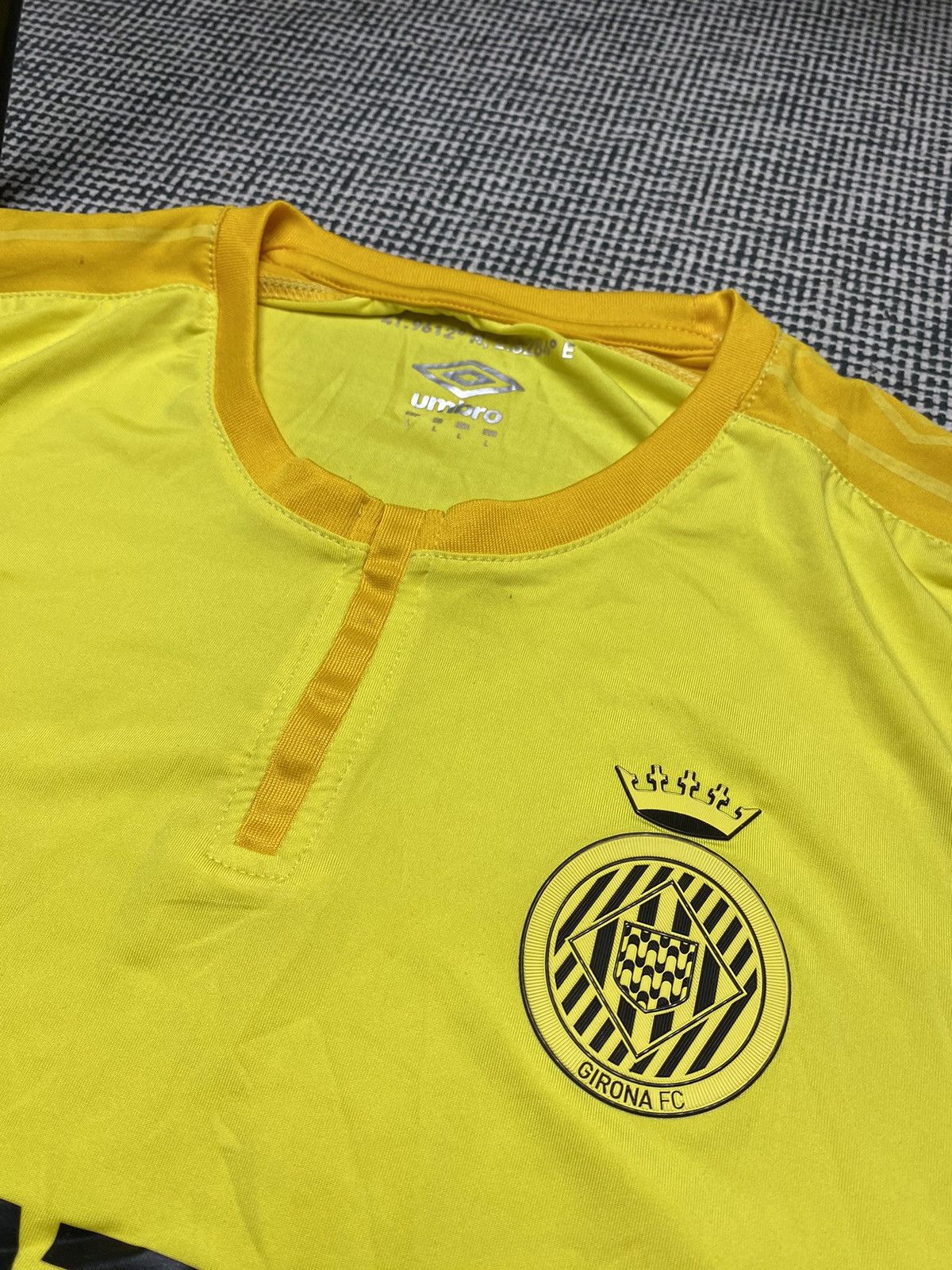 Umbro Girona umbro vintage rare Soccer Jersey Size US L / EU 52-54 / 3 - 9 Thumbnail