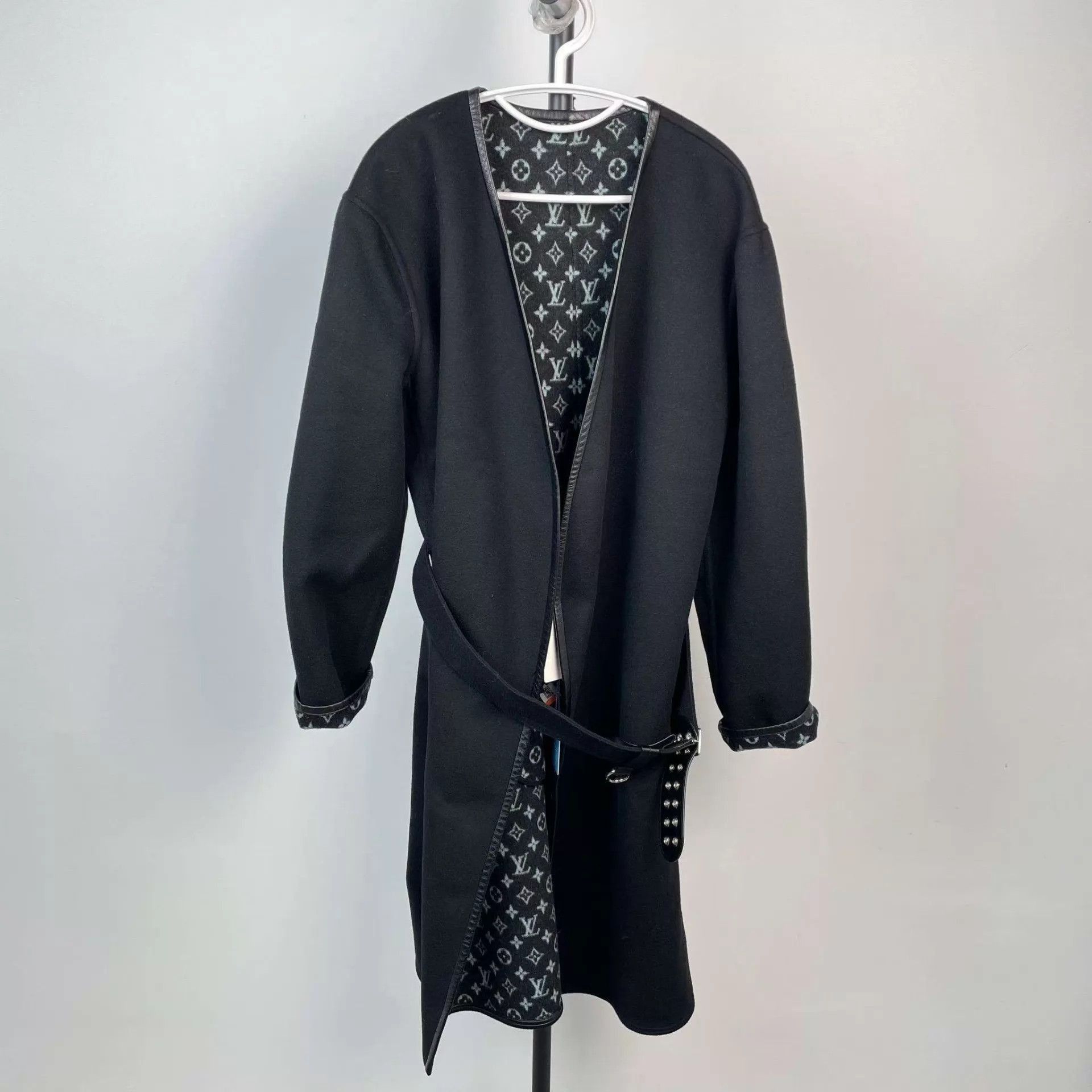Louis Vuitton Black Long Belted Coat with Patterned Lining Size US S / EU 44-46 / 1 - 1 Thumbnail