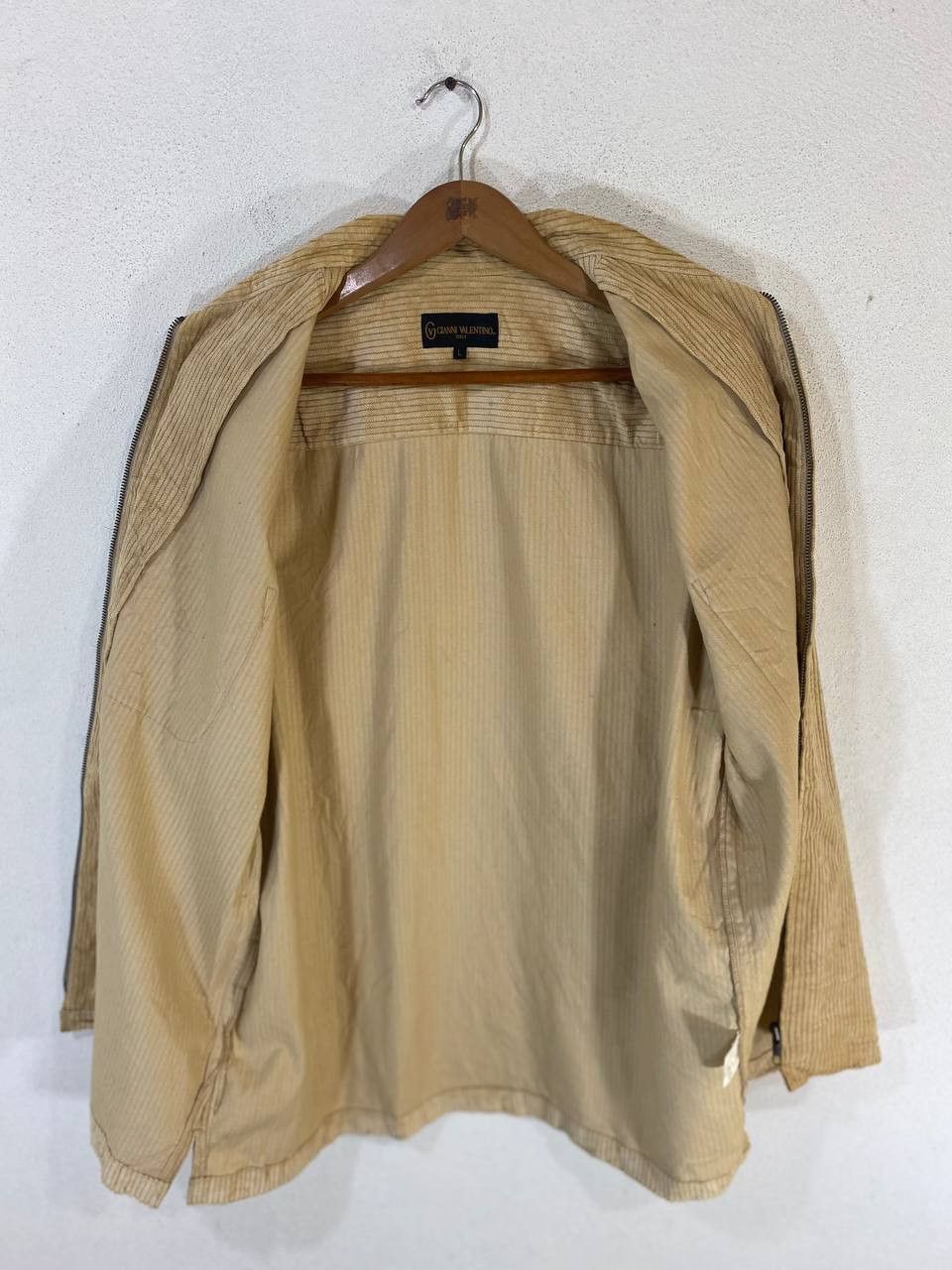 Gianni Valentino vintage gianni valentino corduroy velvet zipper jacket Size US L / EU 52-54 / 3 - 8 Thumbnail
