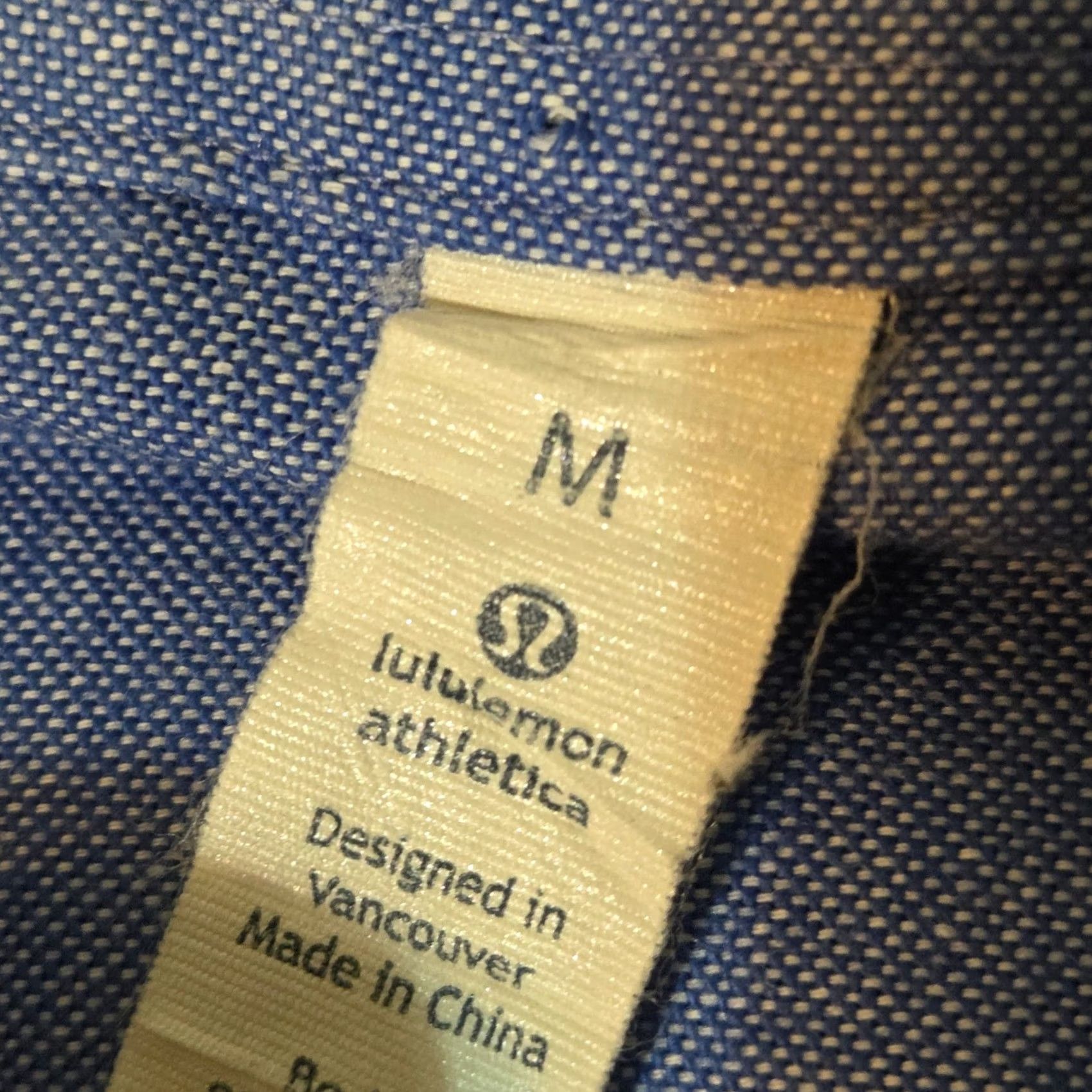 Lululemon Lululemon Button Down Shirt Mens Medium Blue Long Sleeve Stretch Cotton Size US M / EU 48-50 / 2 - 7 Thumbnail