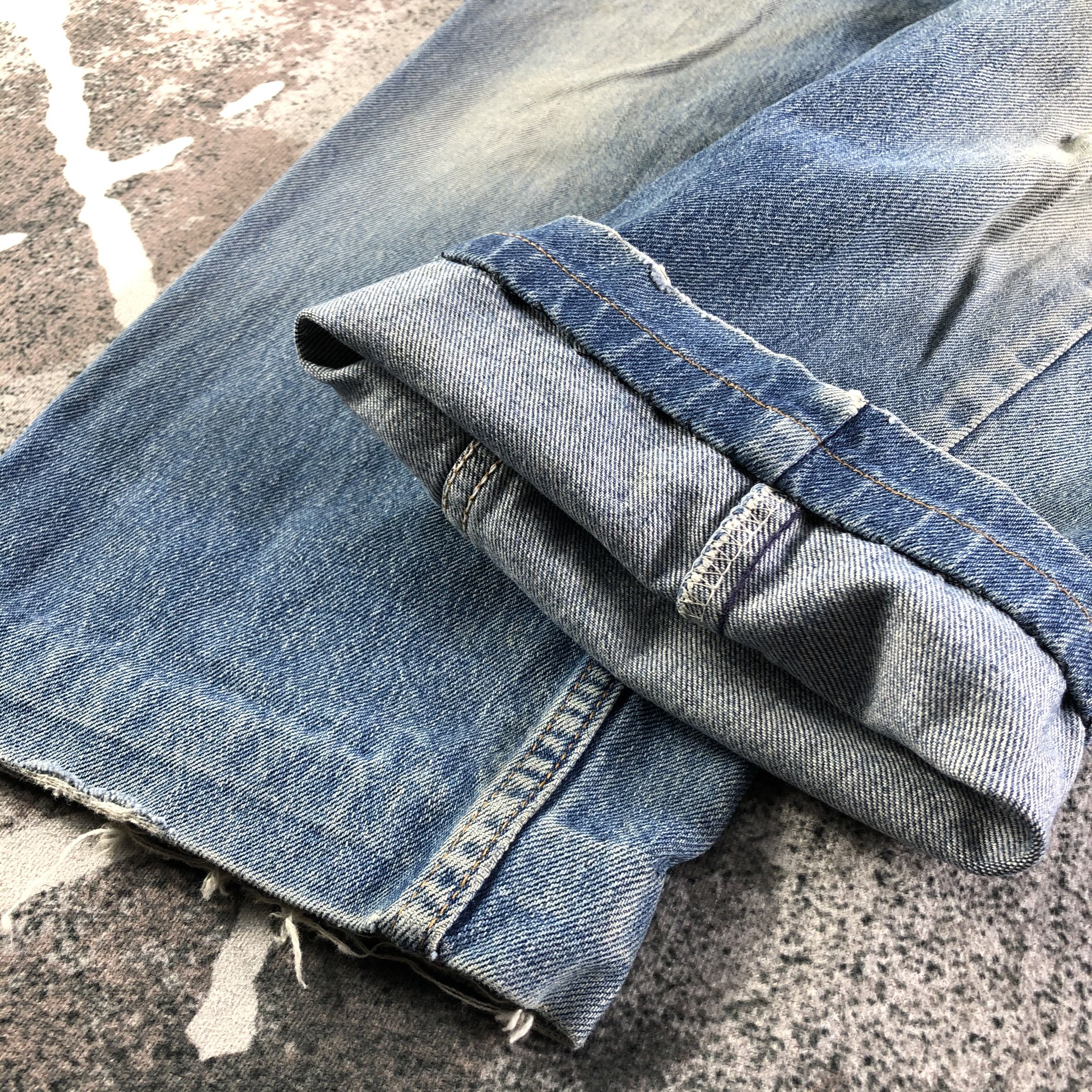 Levi's Vintage Levis 613 Jeans Faded Blue Denim KJ2985 Size US 29 - 7 Thumbnail