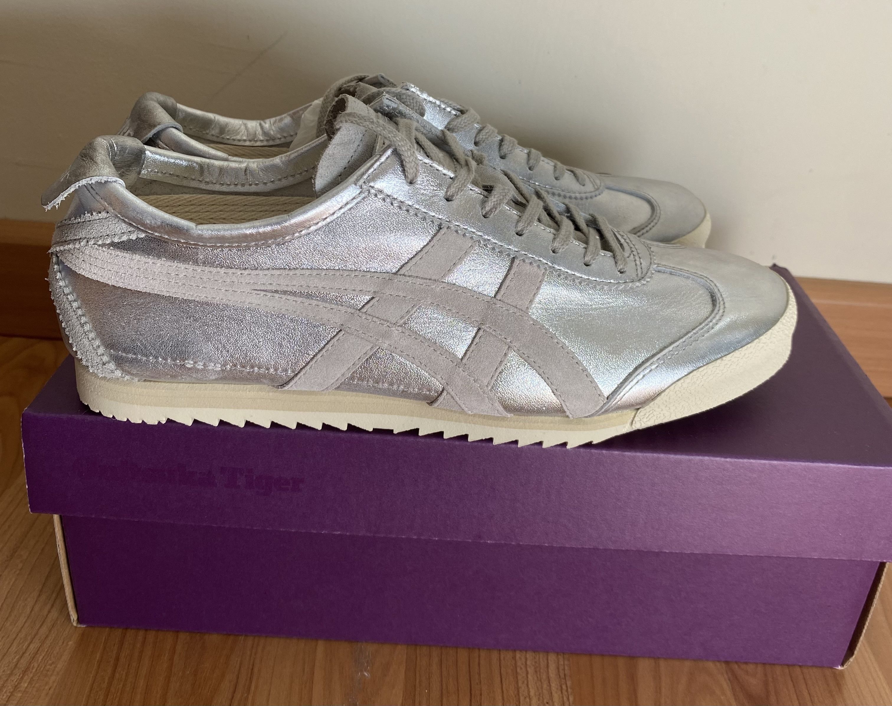 Onitsuka Tiger Onitsuka Tiger Nippon Made Mexico 66 Silver Japan Exclusive Size US 7.5 / IT 37.5 - 1 Thumbnail