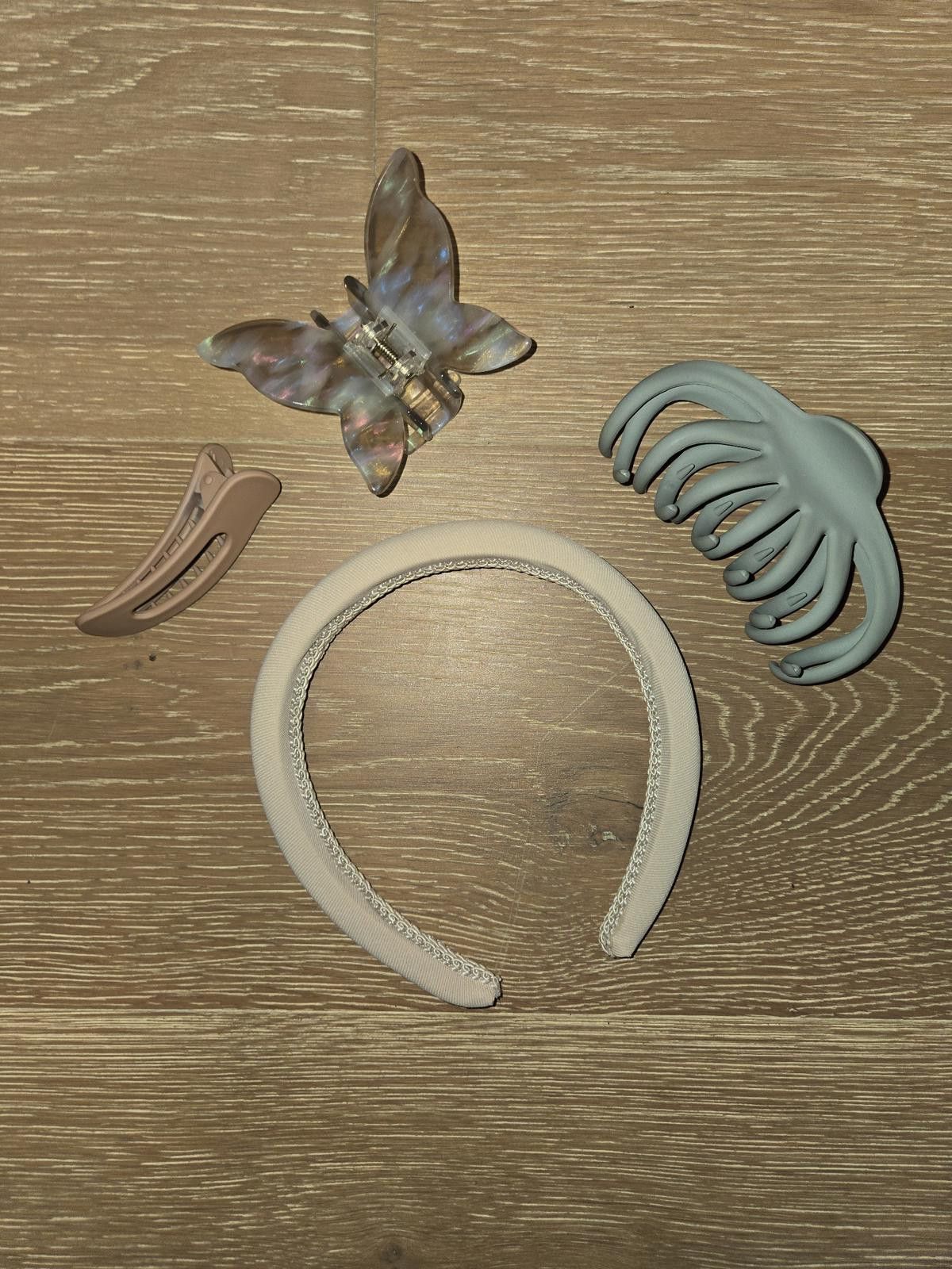 Other Kitsch Hairclips, Butterfly Hairclip, and Hairband Bundle Size ONE SIZE - 1 Thumbnail