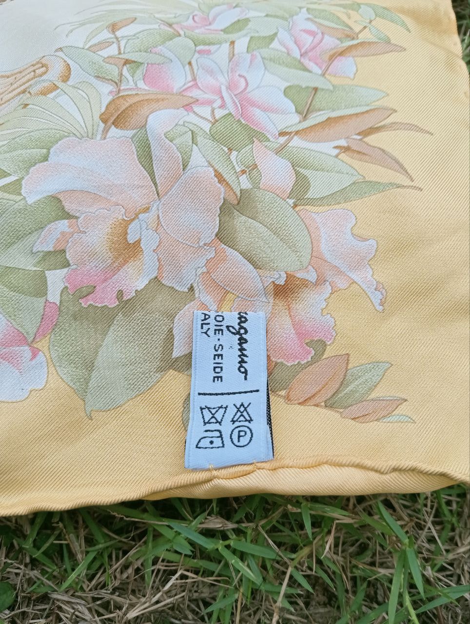 Salvatore Ferragamo VINTAGE SALVATORE FERRAGAMO MINI SILK SCARVES Size ONE SIZE - 5 Thumbnail
