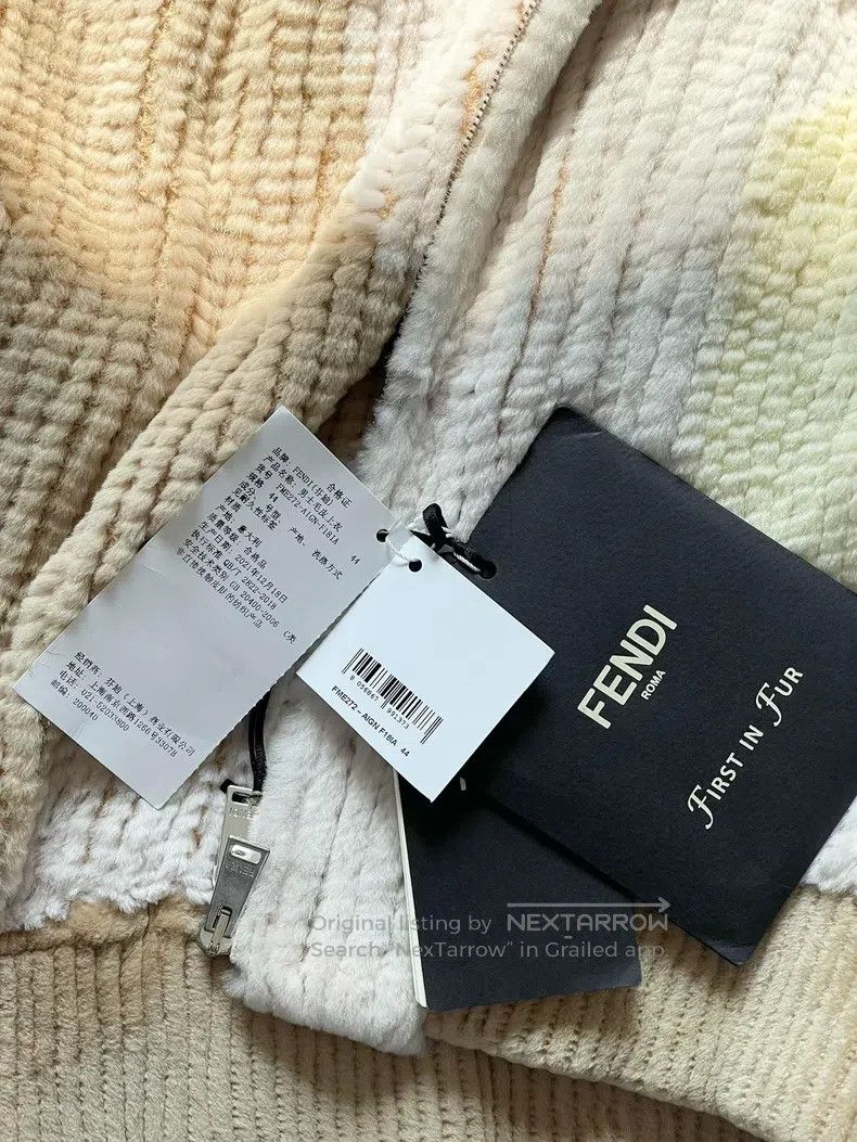 Fendi Fendi The man is wearing a fur coat that has been carefull Size US S / EU 44-46 / 1 - 6 Thumbnail