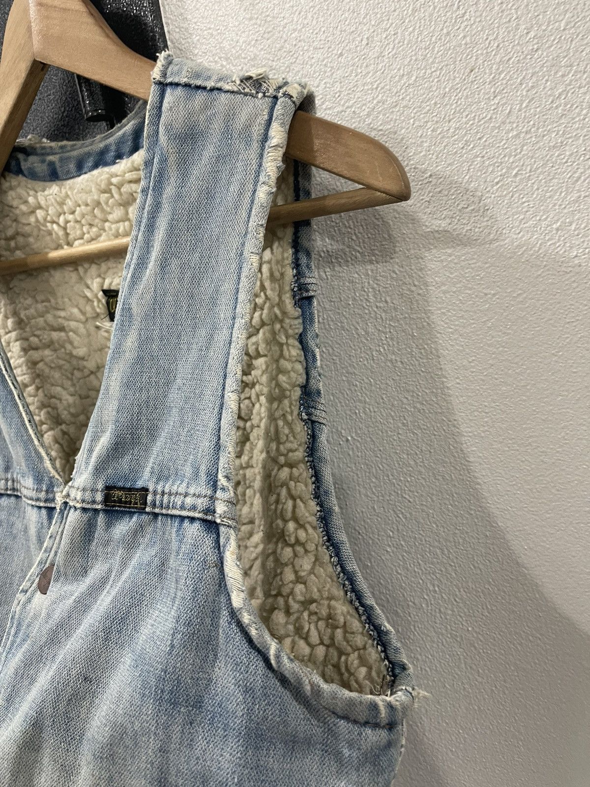 Wrangler Vintage Wrangler Sherpa Lined Distressed Denim Vest Size US M / EU 48-50 / 2 - 12 Thumbnail