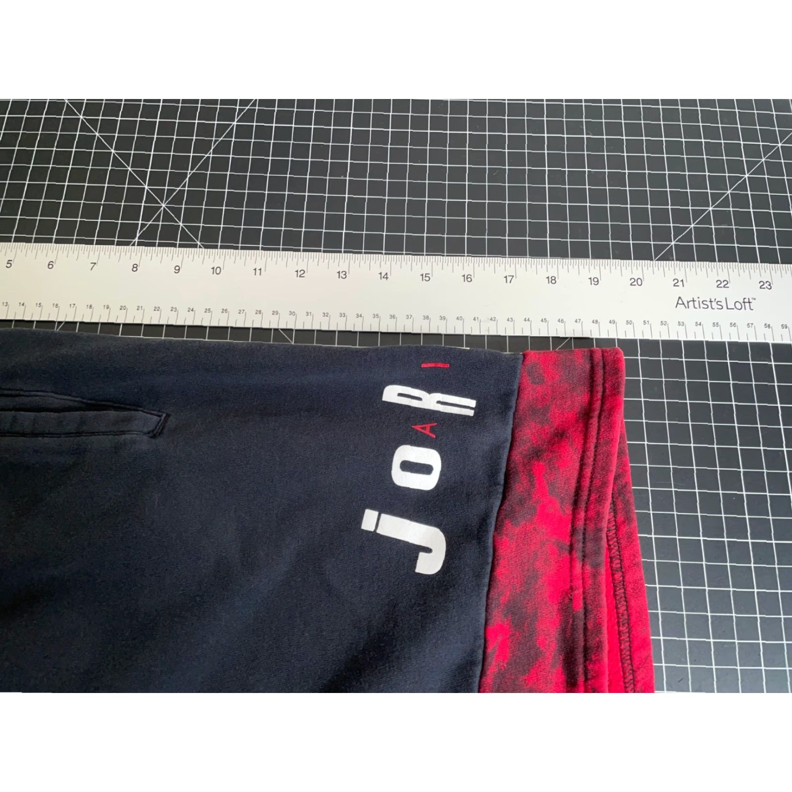 Jordan Brand Jordan Shorts 2XL Men's Drawstring AJ6 Legacy Fleece Black Red Size US 34 / EU 50 - 7 Thumbnail