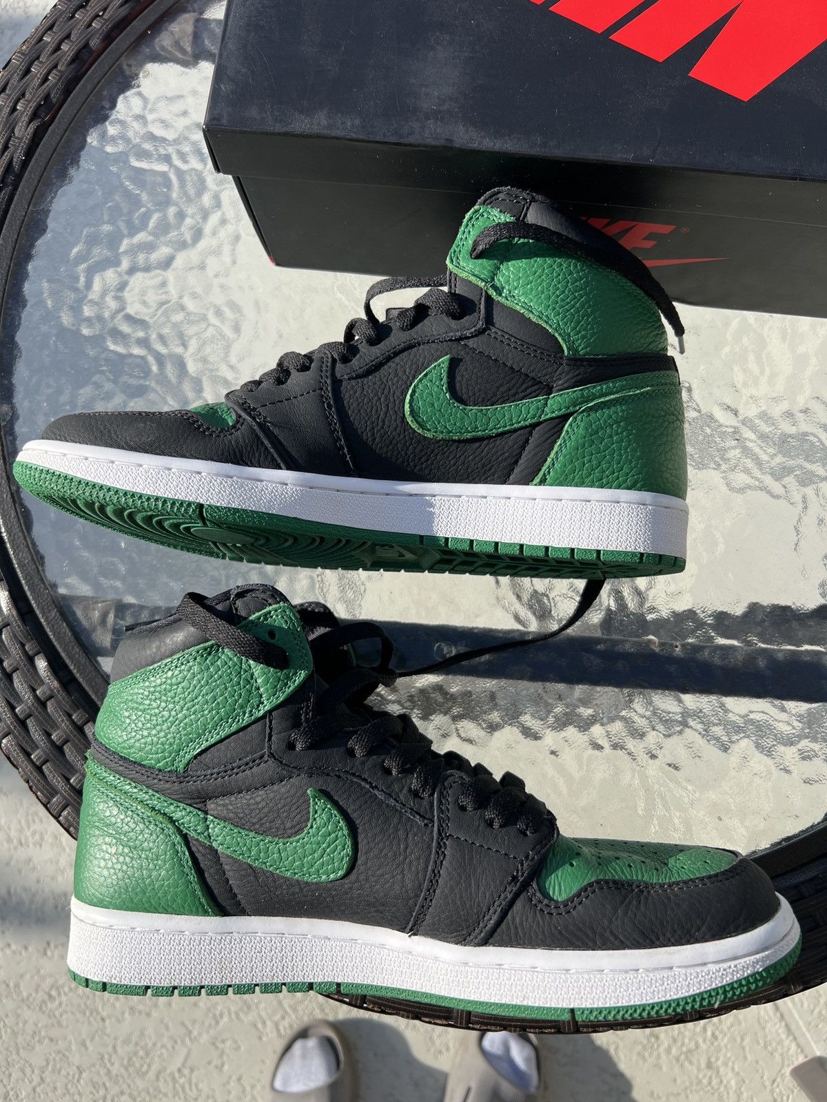 Jordan Brand Air Jordan 1s retro Pine Green 2020 Size US 8.5 / EU 41-42 - 2 Thumbnail