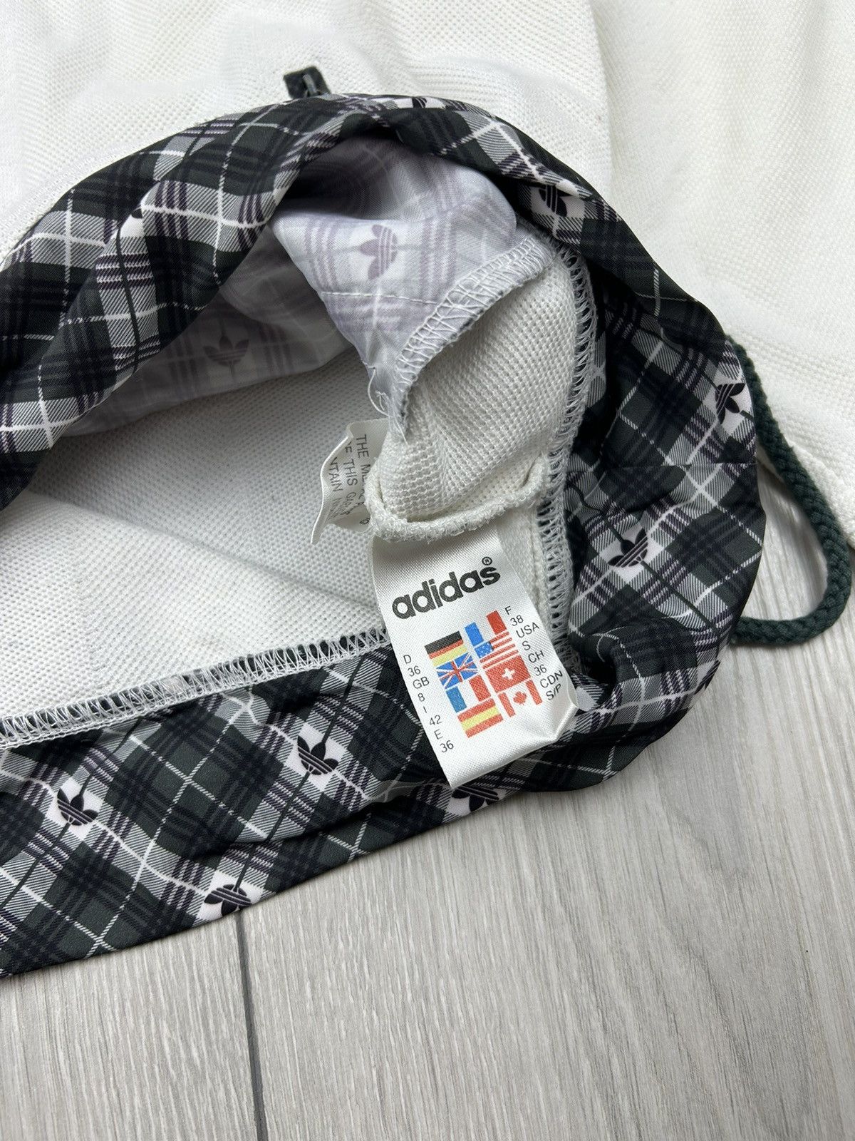 Adidas × Vintage Adidas Vintage Sweatshirt size S - M White Size US M / EU 48-50 / 2 - 6 Thumbnail