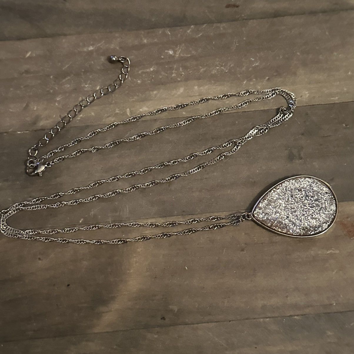 Other Gold tone gold glitter teardrop pendant necklace Size ONE SIZE - 3 Thumbnail