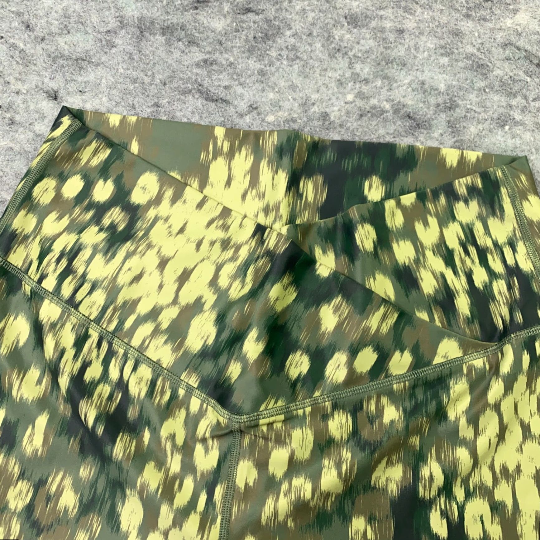 Vintage Aerie Leggings Womens XL Tall Green Camouflage Hi-Rise Stretch Yoga Long Inseam 28.5in Ankle Casual Activewear Women Size 40" / US 18 - 6 Thumbnail