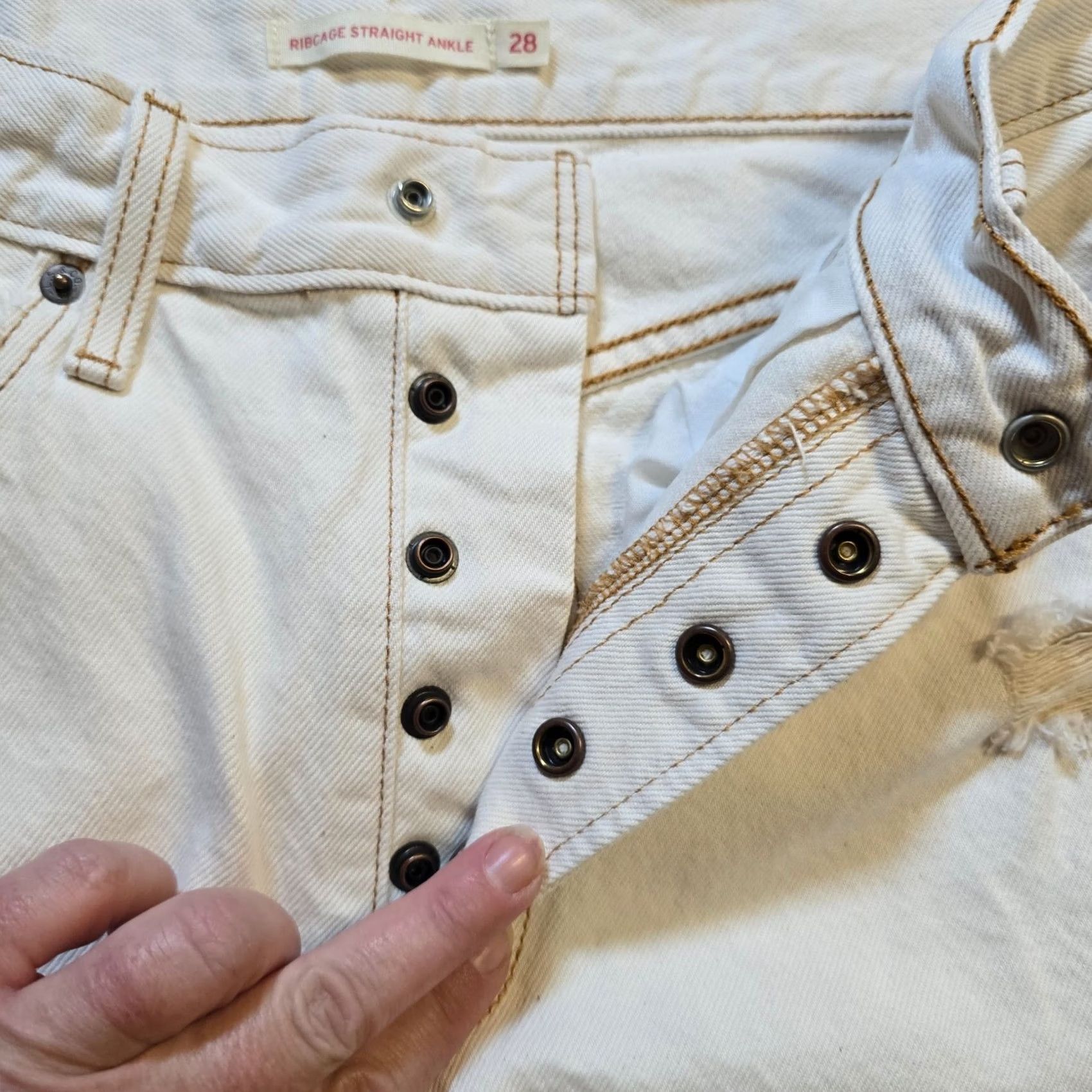 Levi's Levi's Jeans Womens Size 28 White Ribcage Straight Ankle Button Fly Casual 90s Retro Womens Size 30" / US 8 / IT 44 - 7 Thumbnail