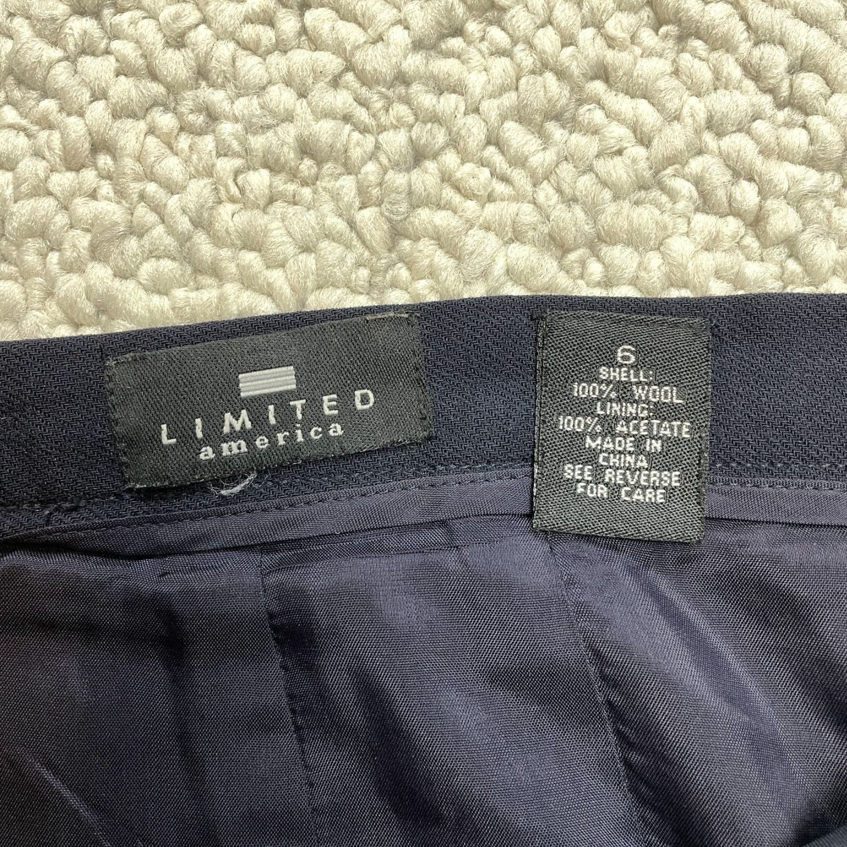 Vintage VINTAGE The Limited Skirt Womens 6 Knee Length Navy Blue 100% Wool Lined Zip Knitted Fabric Size 28" / US 6 / IT 42 - 4 Thumbnail