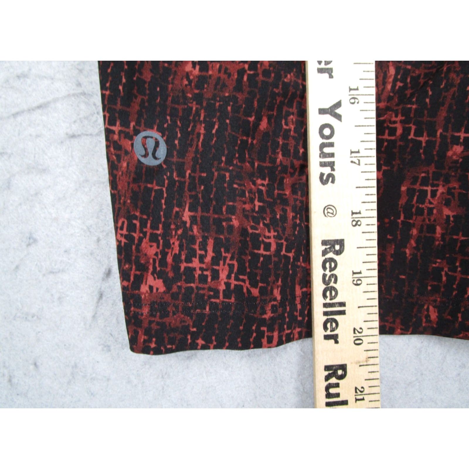 Lululemon Lululemon Shorts Mens Large Red T.H.E Geometric Athletic Gym Size US 33 - 7 Thumbnail