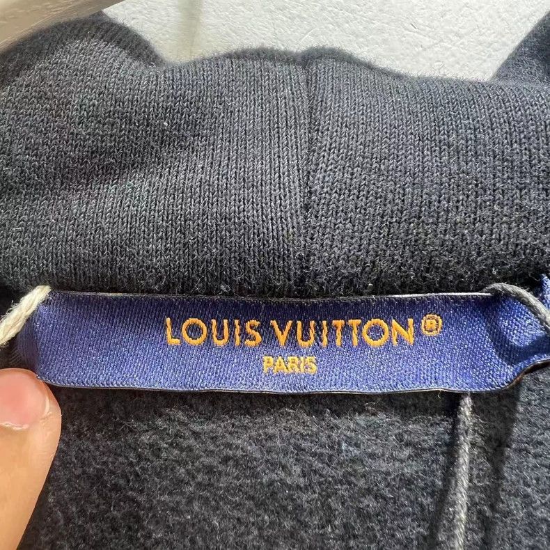 Louis Vuitton Louis Vuitton 23 New Pin Embroidered Logo Hoodie Size US XL / EU 56 / 4 - 5 Thumbnail