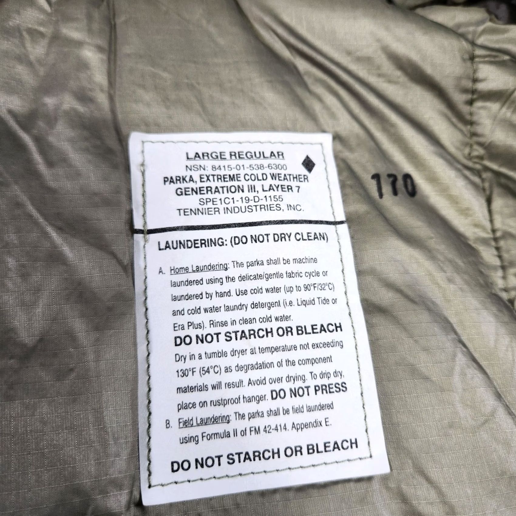 Layer 8 Extreme Cold Weather Parka Gen III Layer 7 Large Regular US Army Jacket Size US L / EU 52-54 / 3 - 4 Thumbnail