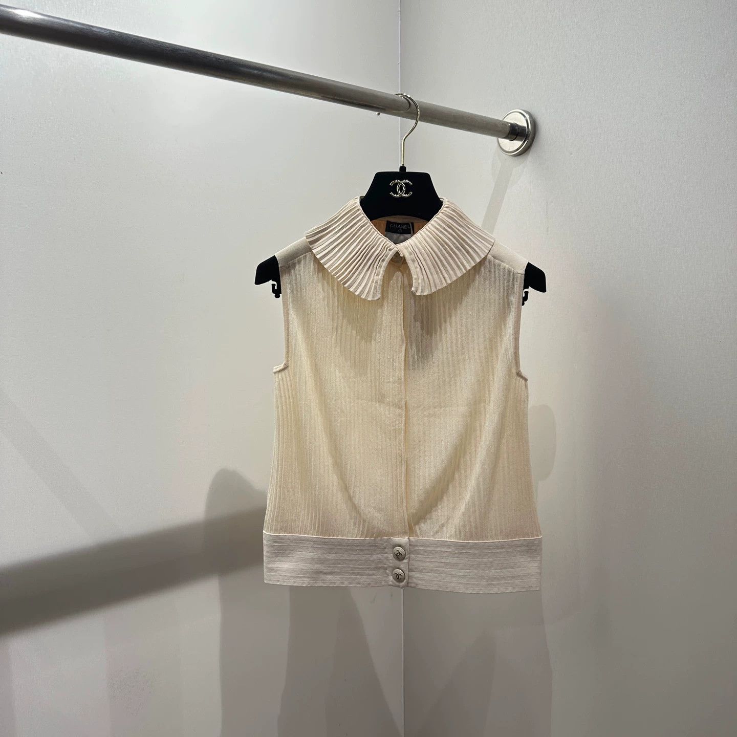 Chanel Chanel apr122 doll collar sleeveless shirt viscose 36 Size XS / US 0-2 / IT 36-38 - 1 Thumbnail