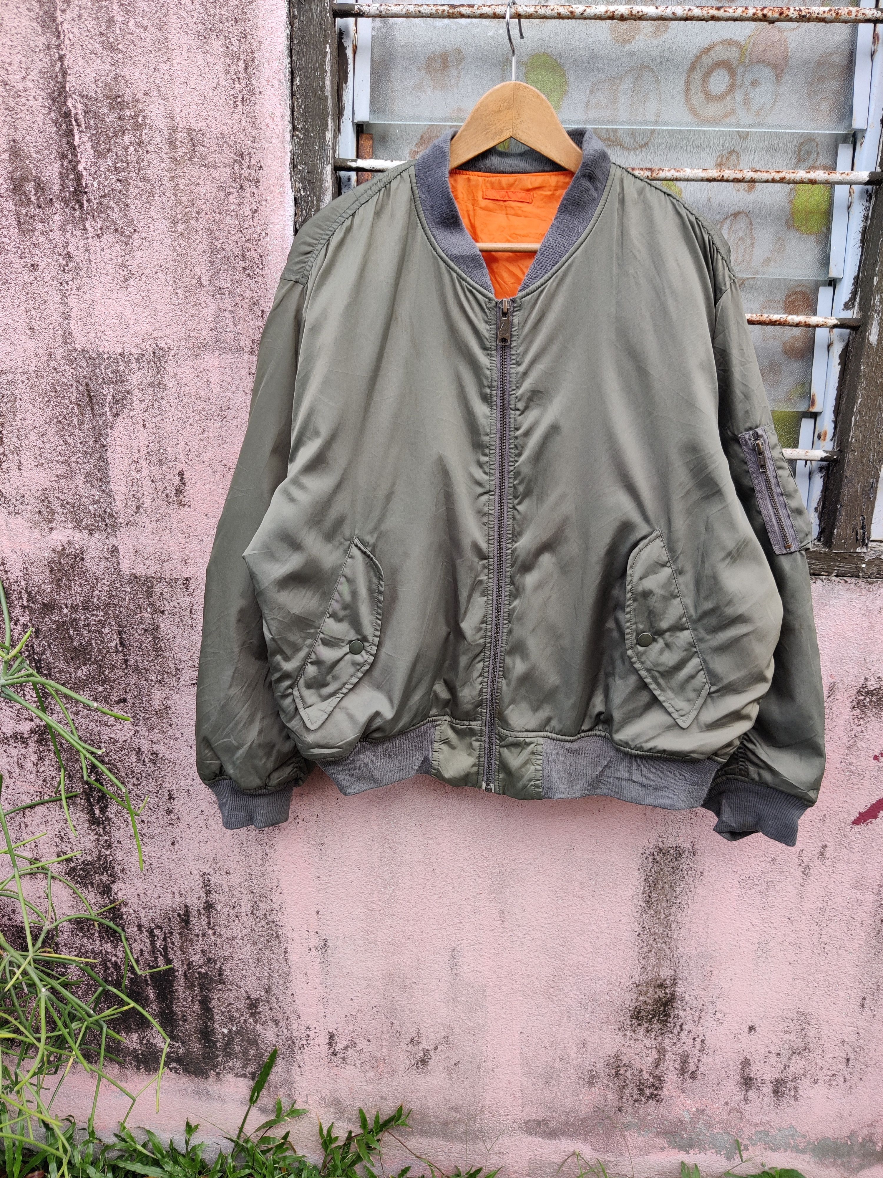 Japanese Brand Vintage Uniqlo Bomber Flight Jacket Size US L / EU 52-54 / 3 - 2 Thumbnail
