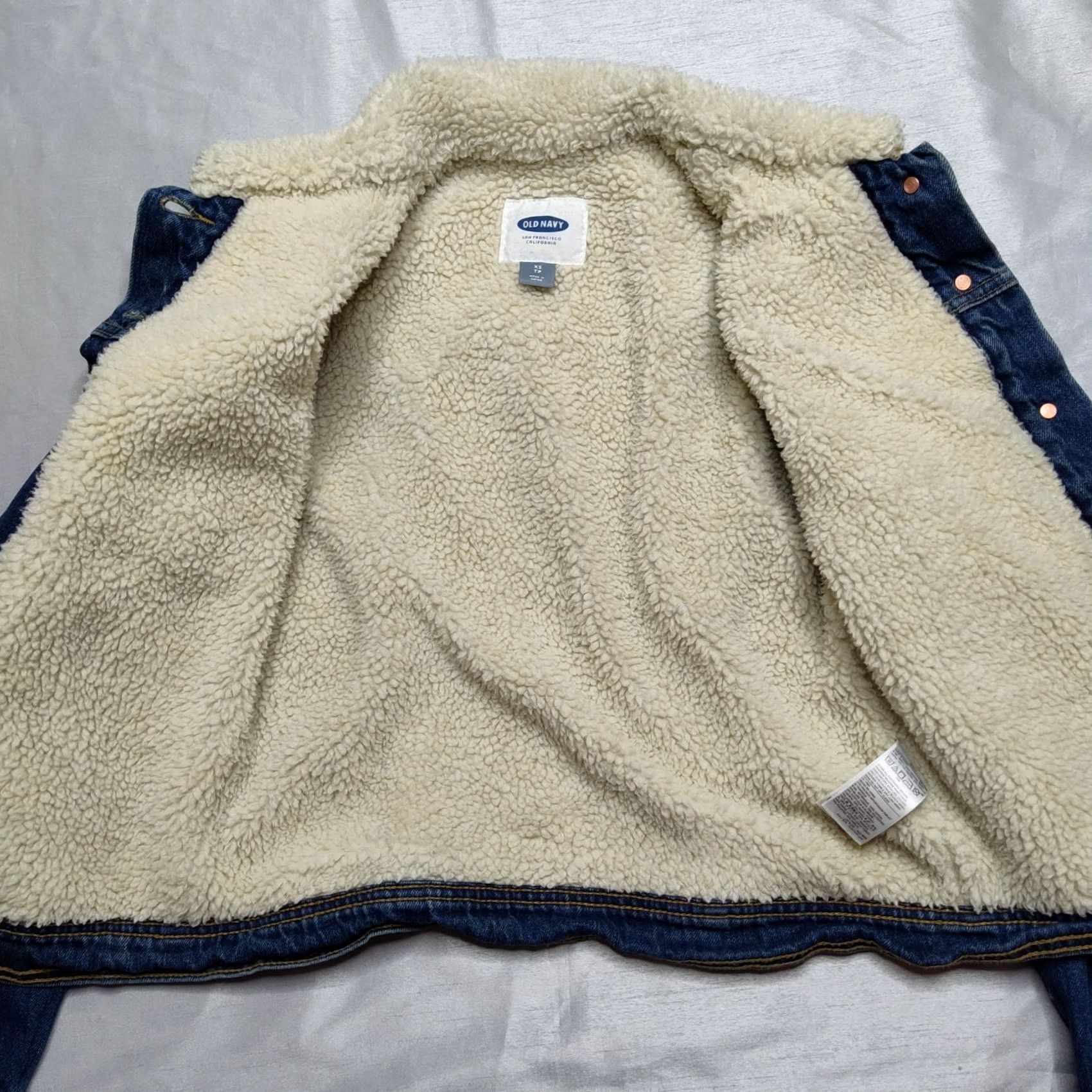 Old Navy VINTAGE Old Navy Women XS Sherpa Faux Fur Lined Blue Denim Trucker Jacket Size XS / US 0-2 / IT 36-38 - 2 Thumbnail
