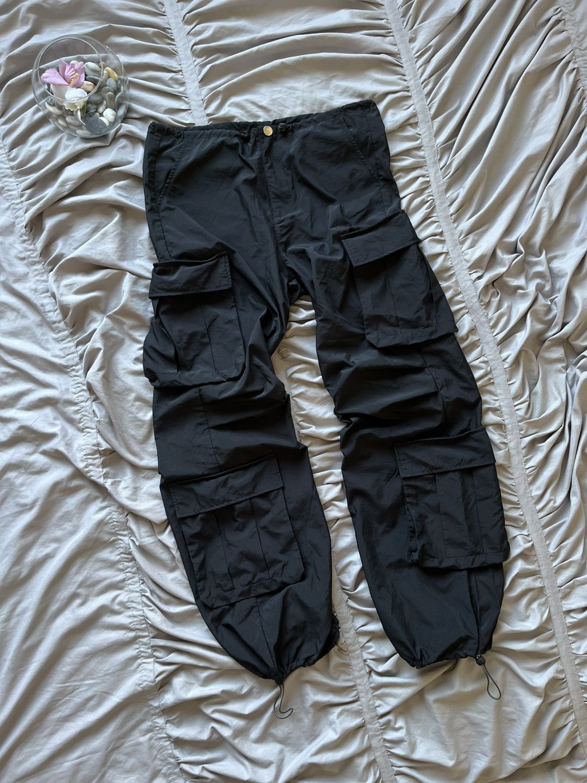 Japanese Brand Vintage Nylon Cargo Pants Baggy Wide Japanese Y2K Size US 32 / EU 48 - 1 Thumbnail