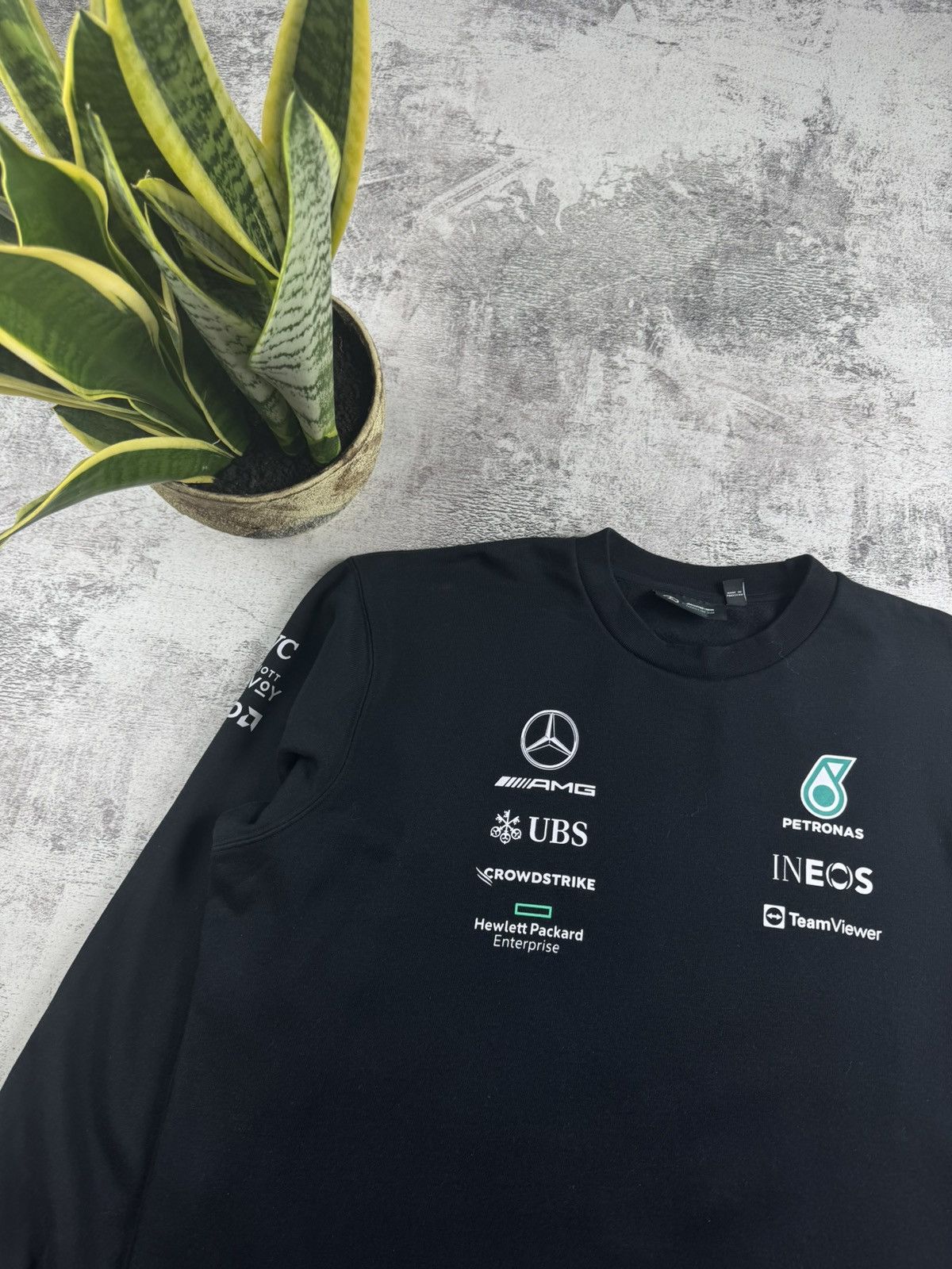 Mercedes-Benz Mercedes AMG Petronas Formula 1 Black XL Men’s Racing Fleece Pullover Sweatshirt Size US XL / EU 56 / 4 - 6 Thumbnail