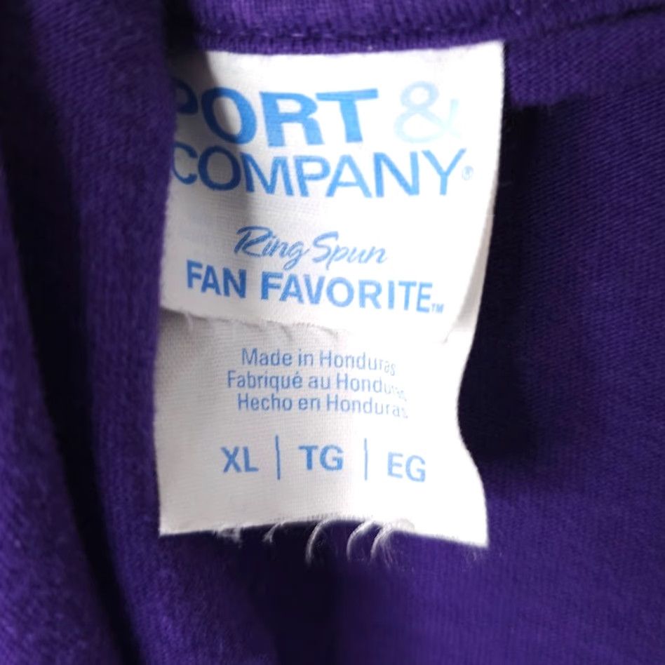 Peanuts Peanuts T Shirt Mens Size XL Purple Linus Peppermint Patty Kiss Comic Strip Size US XL / EU 56 / 4 - 5 Thumbnail