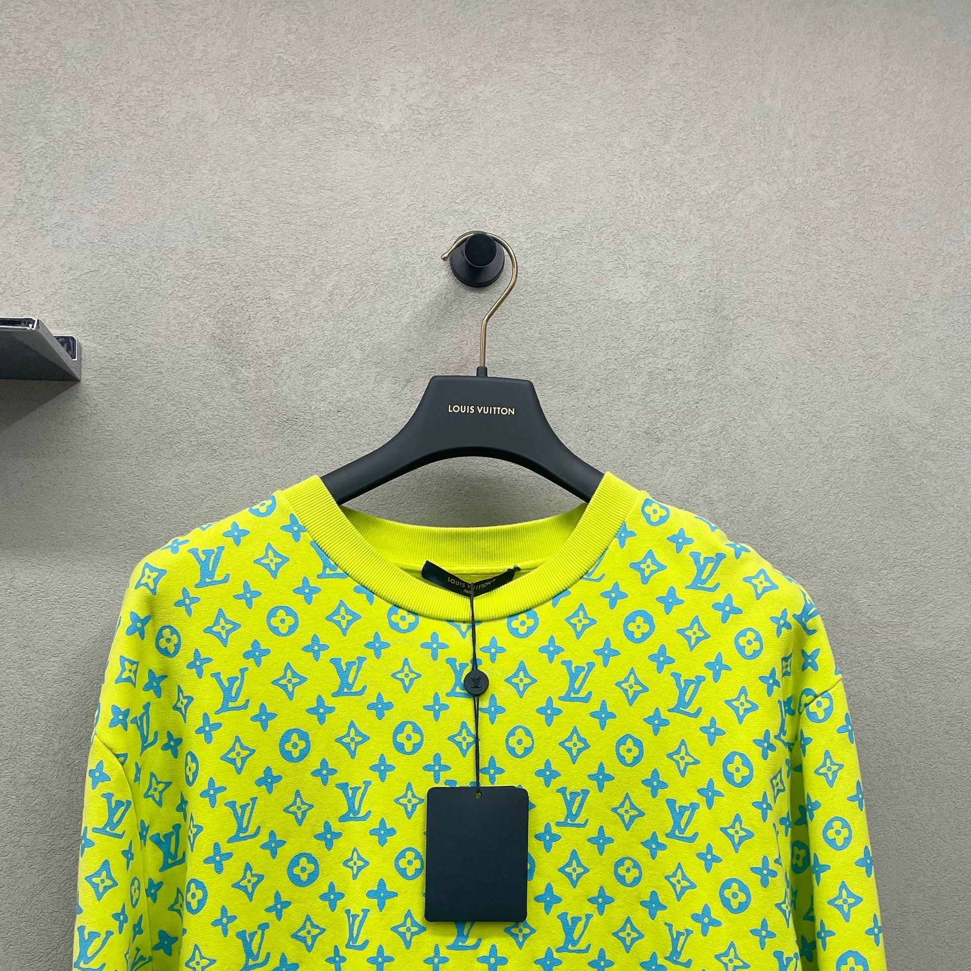 Louis Vuitton bright green logo print sweatshirt unisex Size US L / EU 52-54 / 3 - 4 Thumbnail
