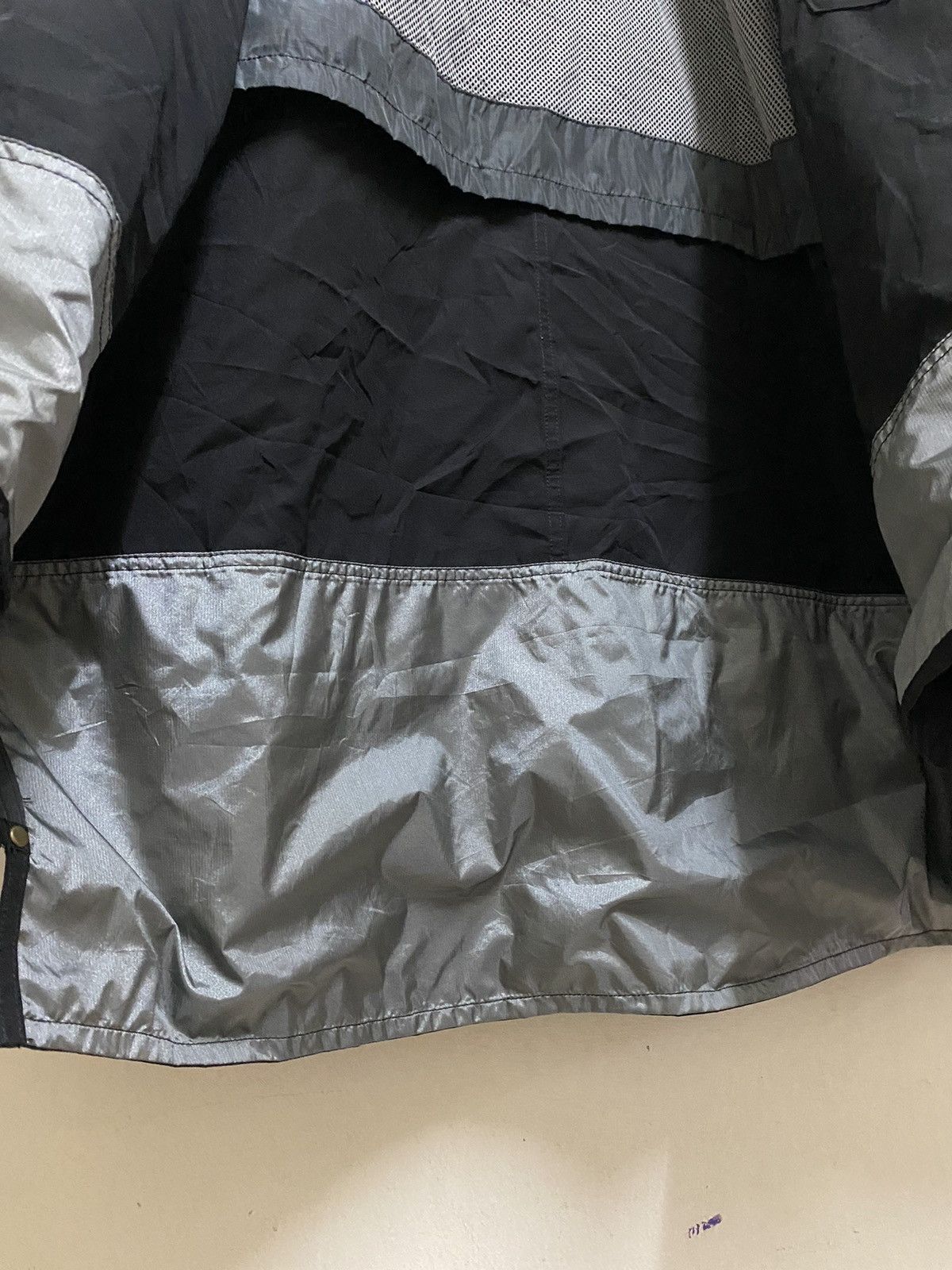 Comme des Garcons rare comme des garcons junya watanabe fw18 reflector poncho Size US L / EU 52-54 / 3 - 20 Thumbnail