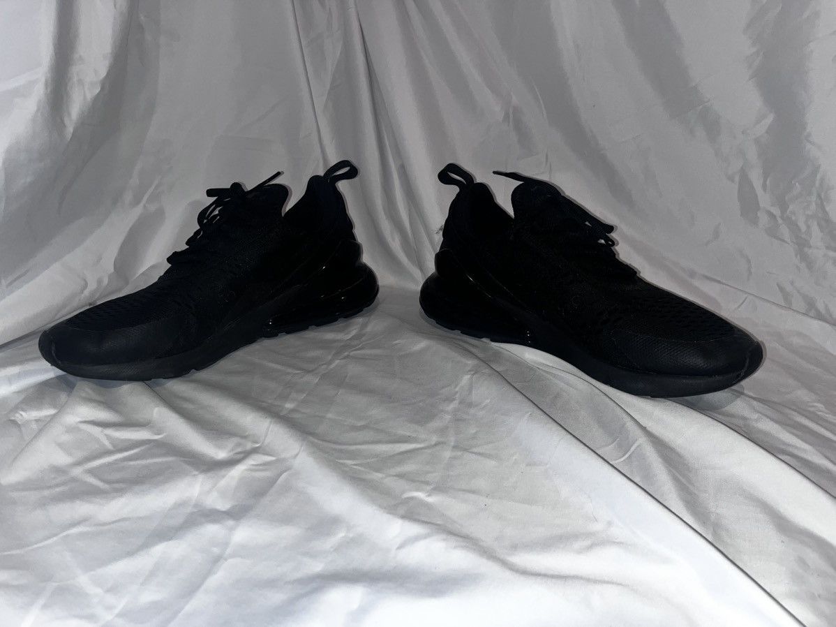 Nike Air Max 270 Size US 10 / EU 43 - 2 Thumbnail