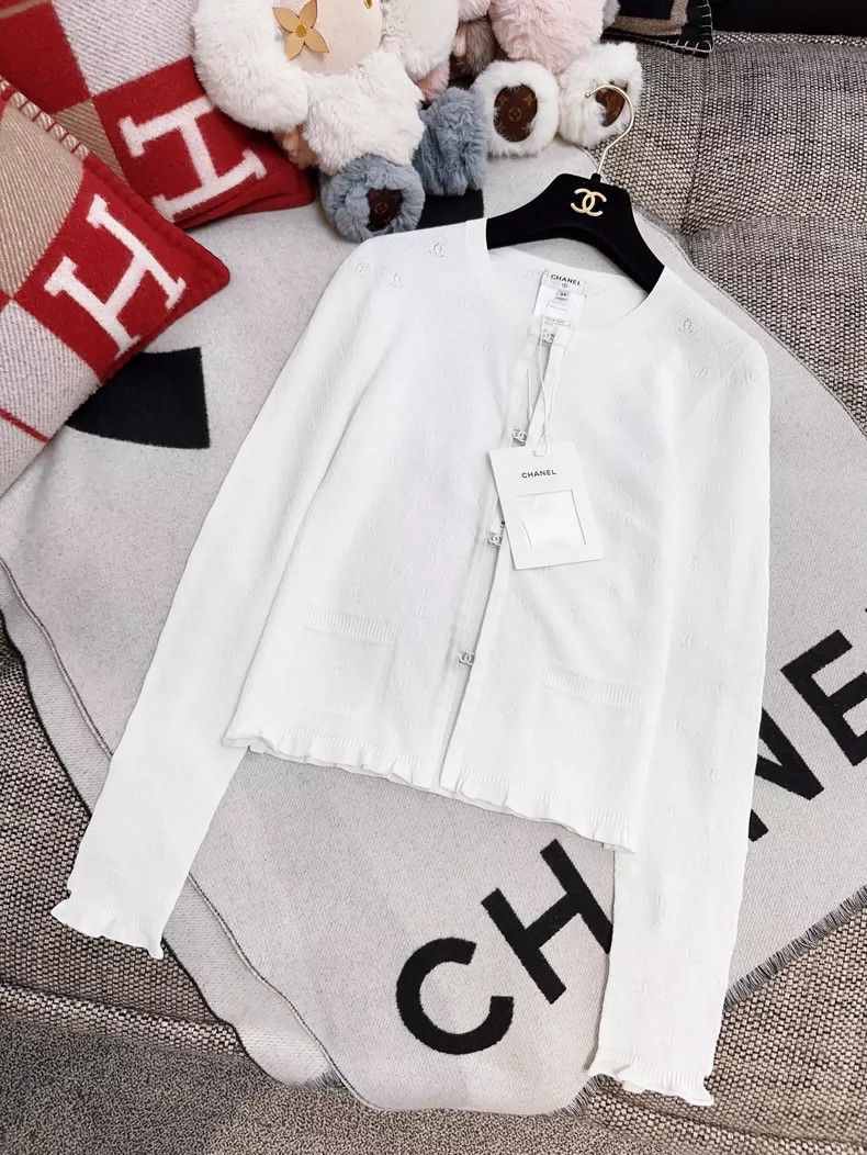 Chanel Chanel 24P white double C single-row diamond button small Size XXS / US 00 / IT 34 - 3 Thumbnail