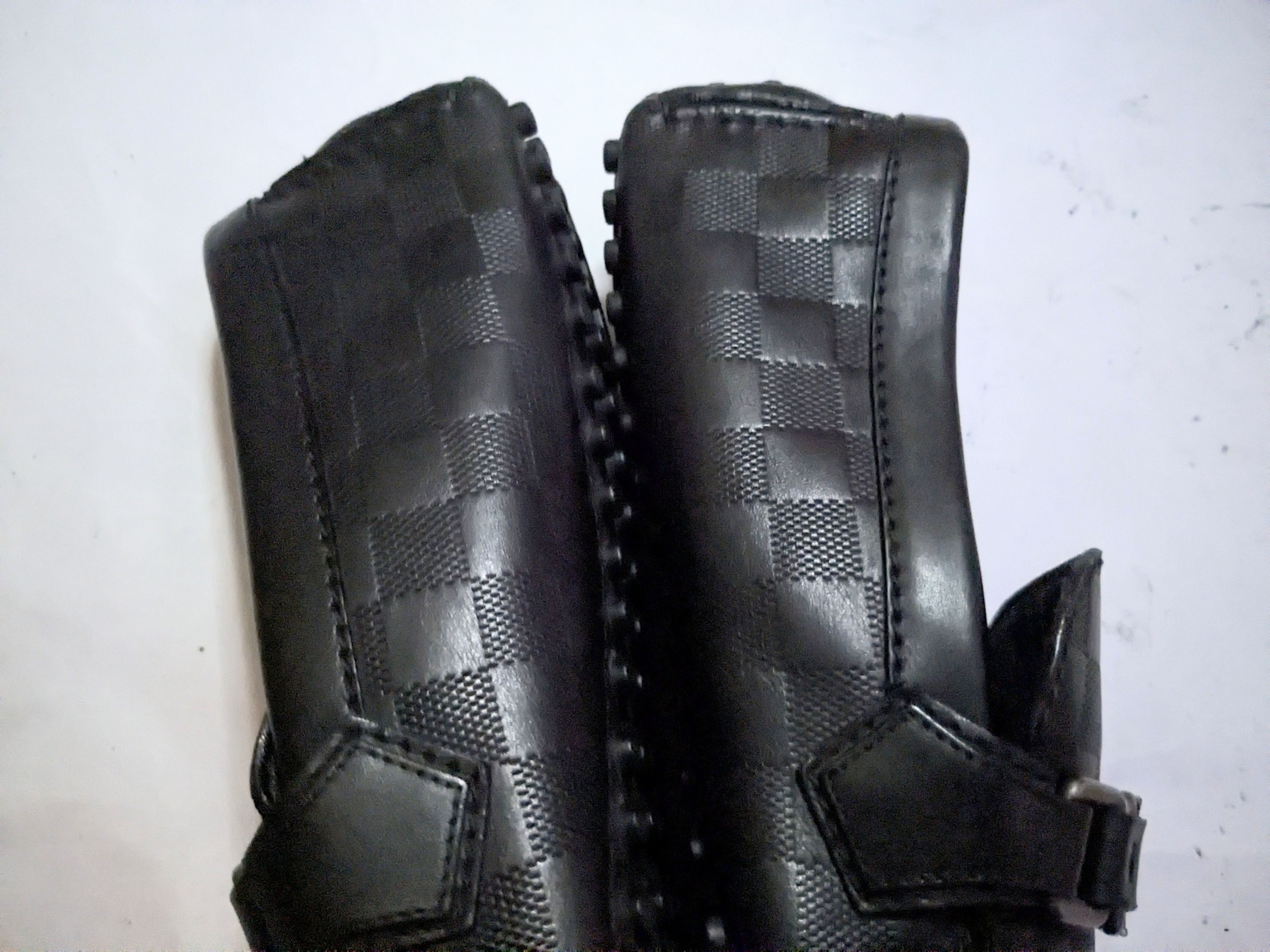 Louis Vuitton Louis Vuitton Driving Loafers Black 11 Leather LV Buckle Size US 11 / EU 44 - 13 Thumbnail