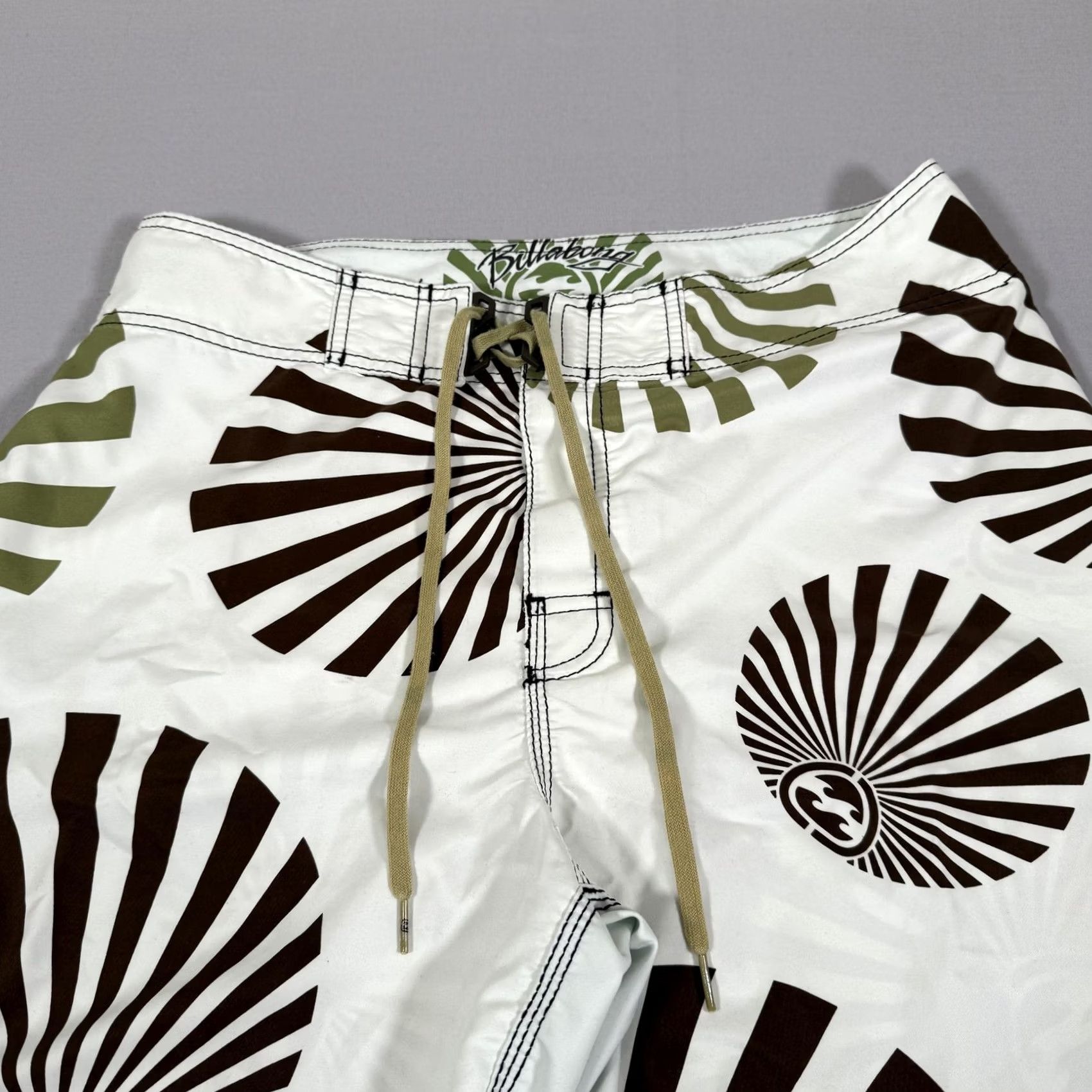 Billabong VINTAGE Billabong Shorts Mens 34 White Rising Sun Surf Geometry Geometric Board Swim Quick Dry Pockets Drawstring Size US 34 / EU 50 - 2 Thumbnail
