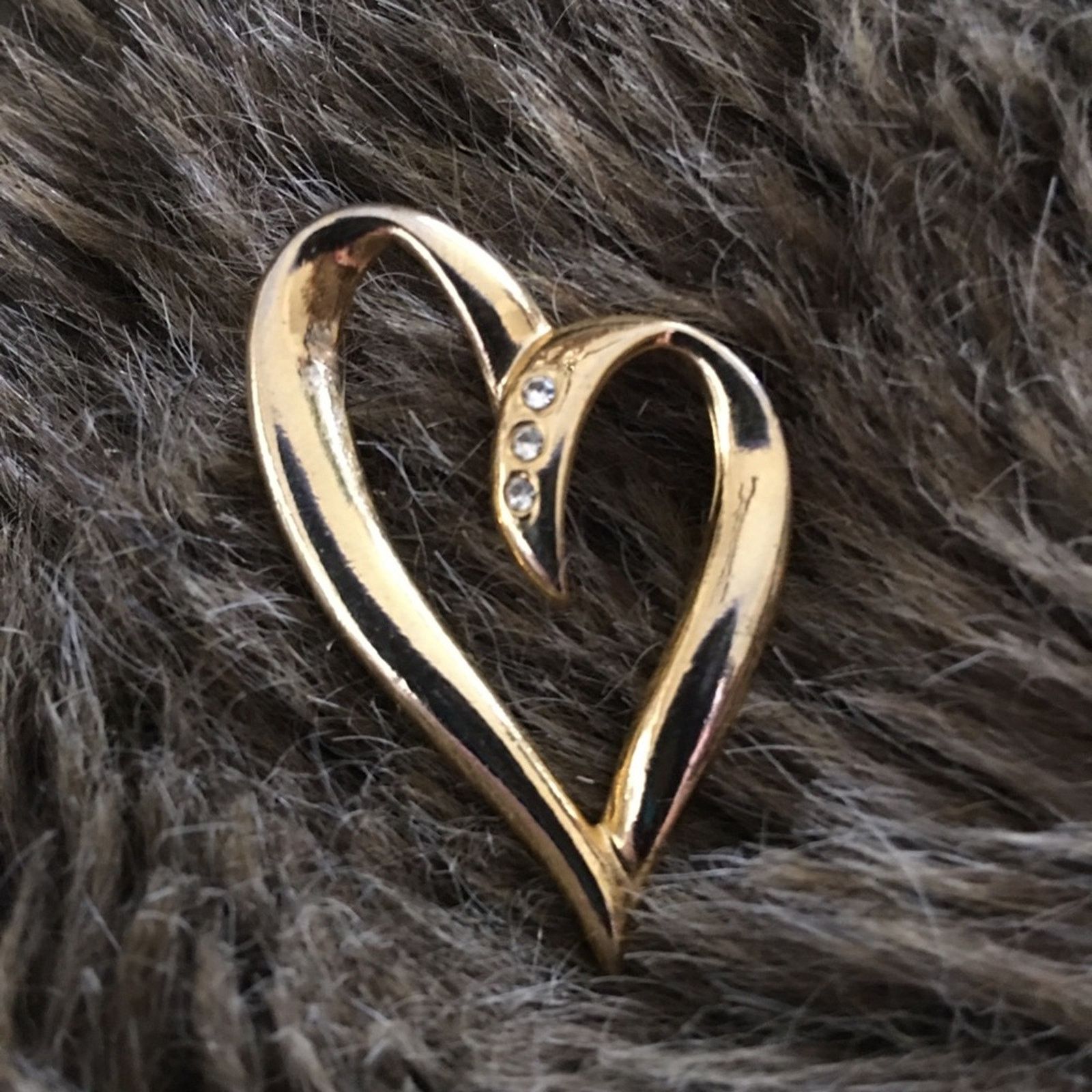 Vintage Vintage gold tone rhinestone heart pin brooch Size ONE SIZE - 1 Thumbnail