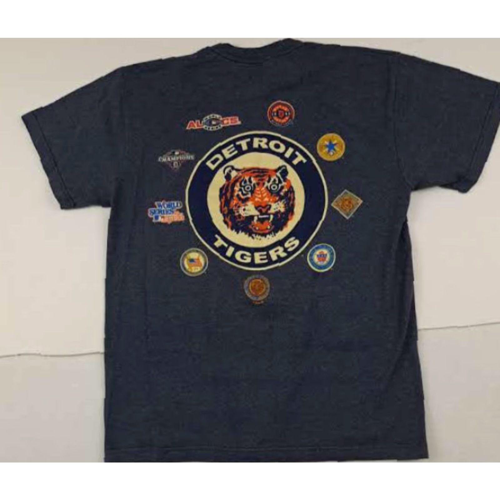 Vintage VINTAGE Majestic Medium Gray Detroit Tigers Baseball T-Shirt User: VINTAGE Majestic Medium Gray Detroit Tigers Baseball T-Shirt Size US M / EU 48-50 / 2 - 5 Thumbnail