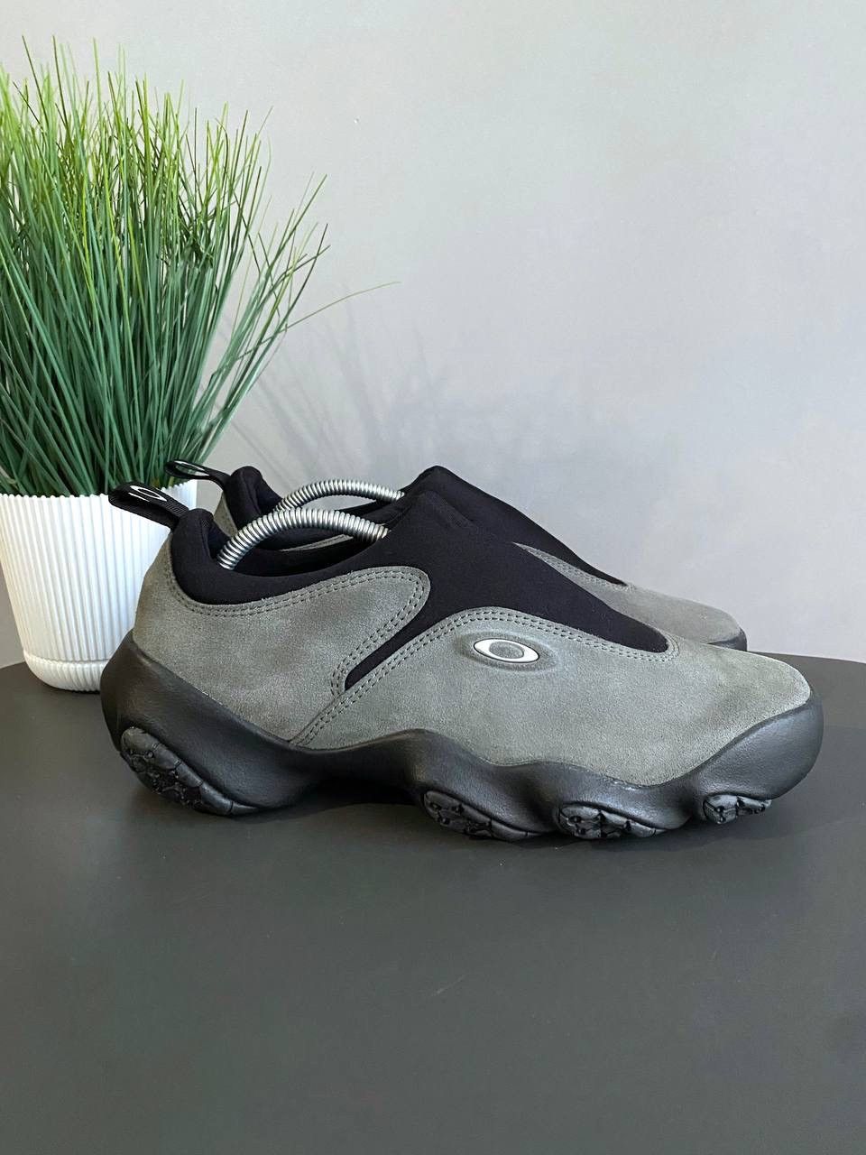 Oakley Vintage Oakley Flesh 00s Grey Suede Slip On Sneaker Size US9 Size US 9 / EU 42 - 3 Thumbnail