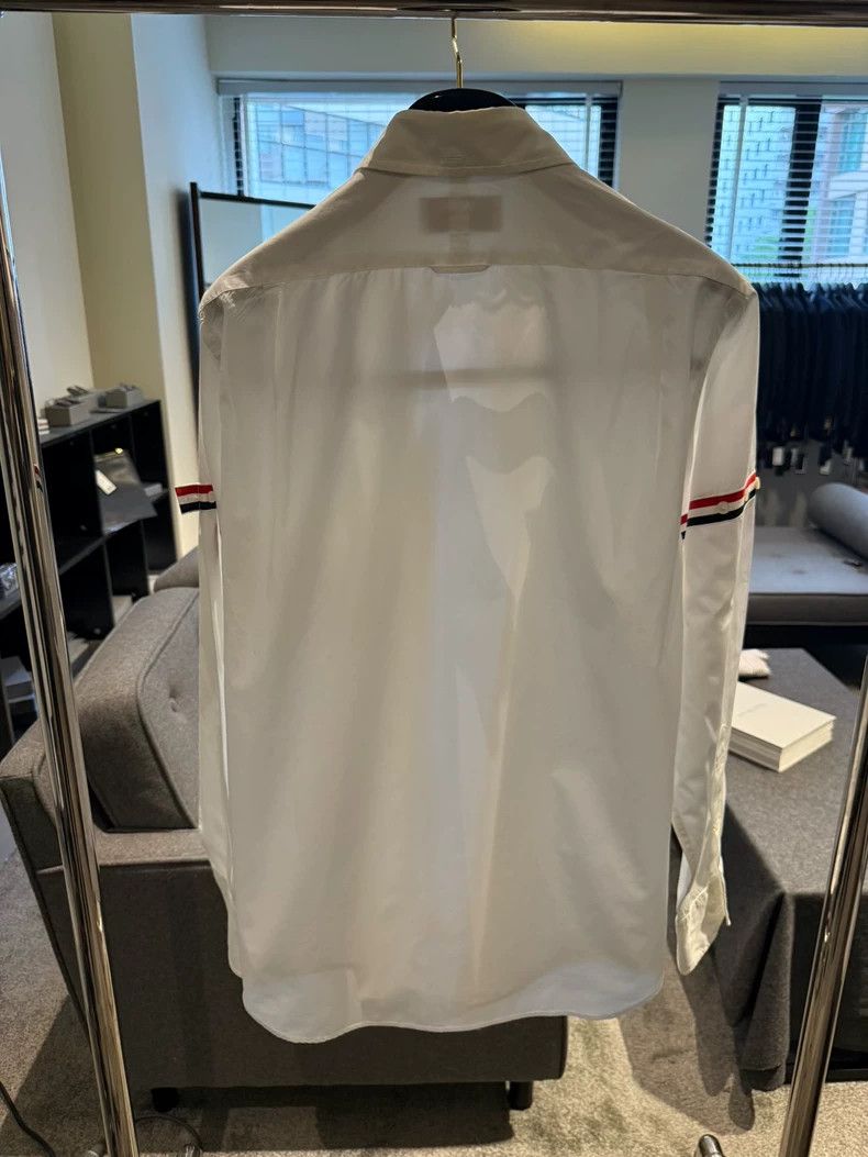 Thom Browne Thom Browne size3 Classic two-sleeved shirt Size US L / EU 52-54 / 3 - 2 Thumbnail