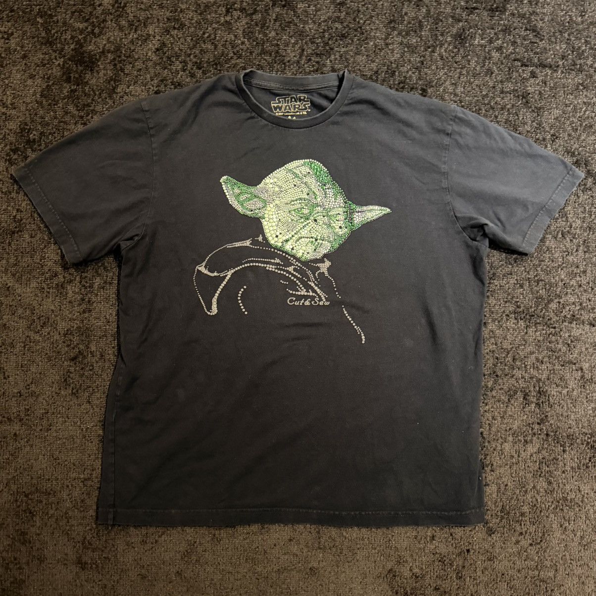 Marc Ecko 2008 Marc Ecko Cut & Sew Rhinestone Yoda Star Wars Tshirt Size US XL / EU 56 / 4 - 1 Thumbnail