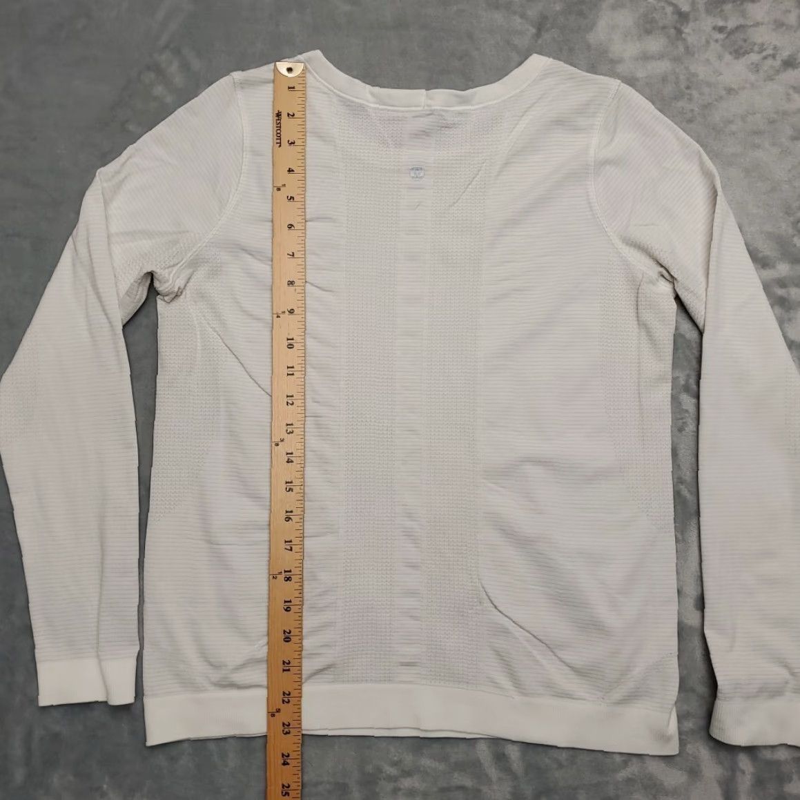 Lululemon VINTAGE Lululemon Shirt Womens Small White Striped Ribbed Trim Performance 4 way Stretch Size S / US 4 / IT 40 - 7 Thumbnail