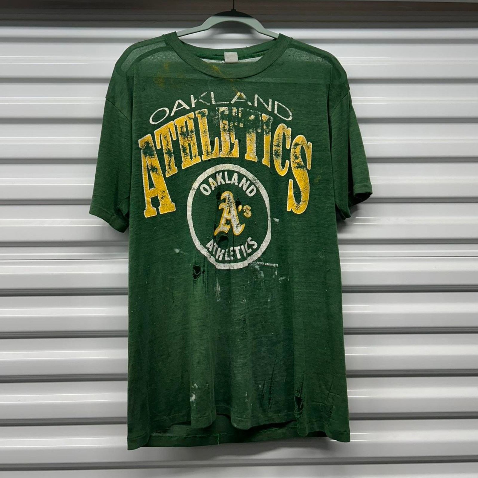 Other VTG 80s Distress/Thrash/Super Thin Oakland A's t-shirt Size US XL / EU 56 / 4 - 1 Thumbnail